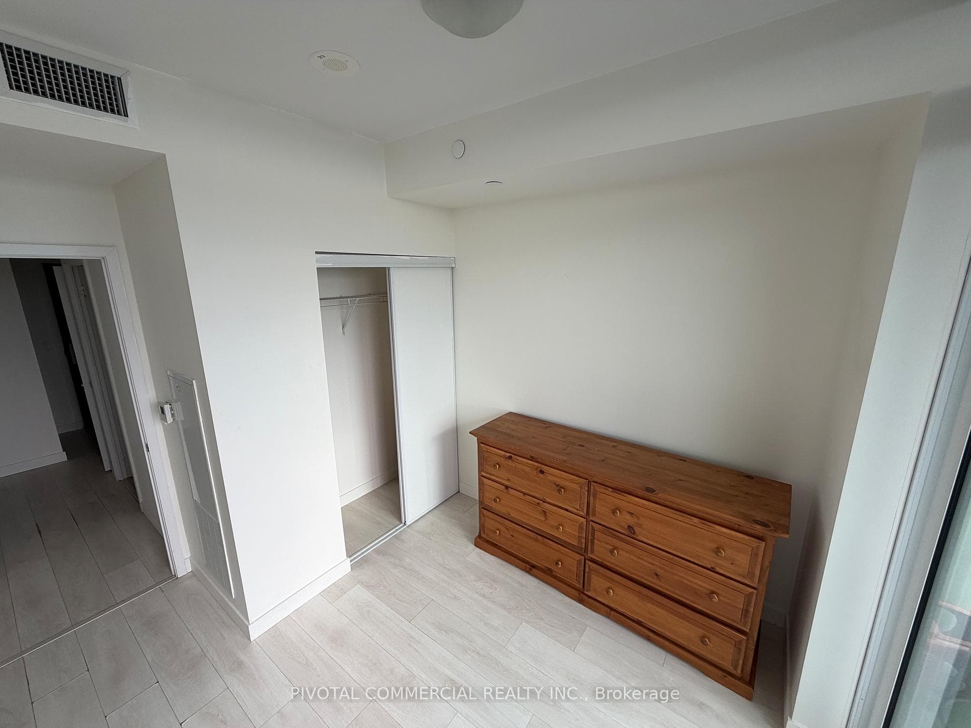 8 Eglinton Avenue Unit 5105 photo 10