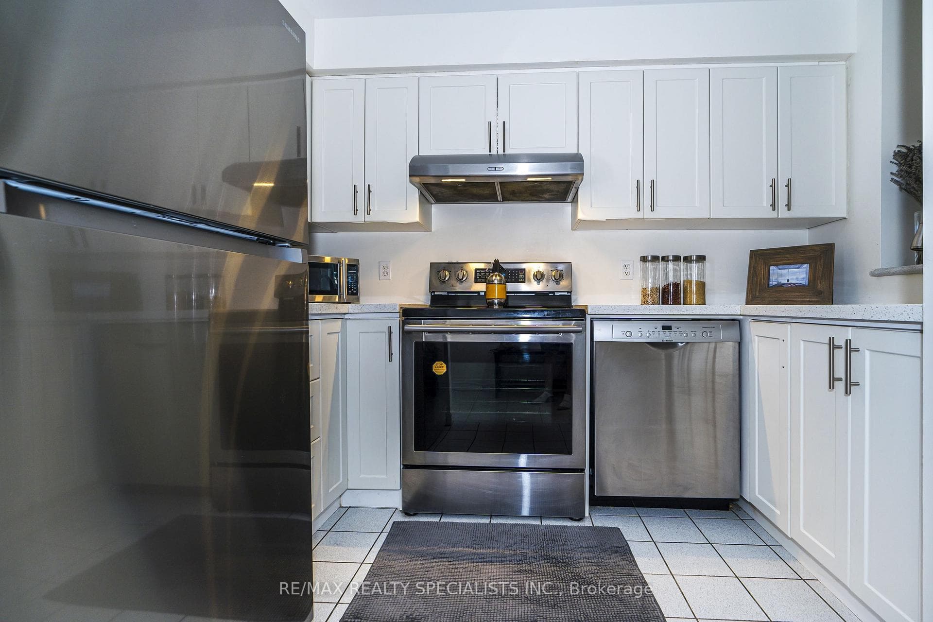 8 Pemberton Avenue Unit 711 photo 12