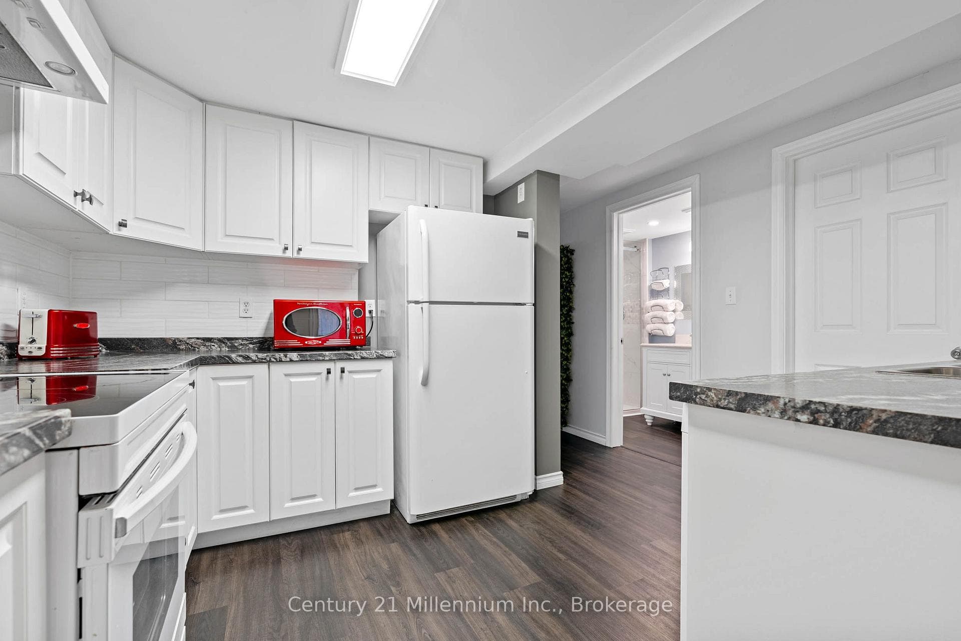 251 William Street photo 14