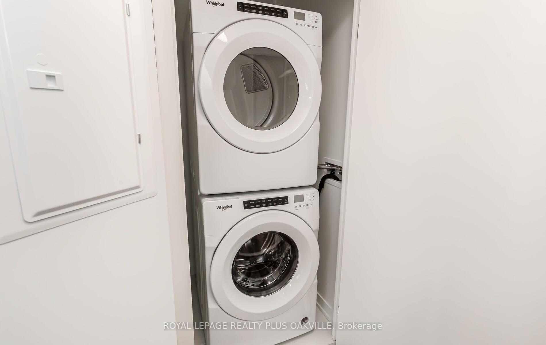 405 Dundas Street Unit 425 photo 40