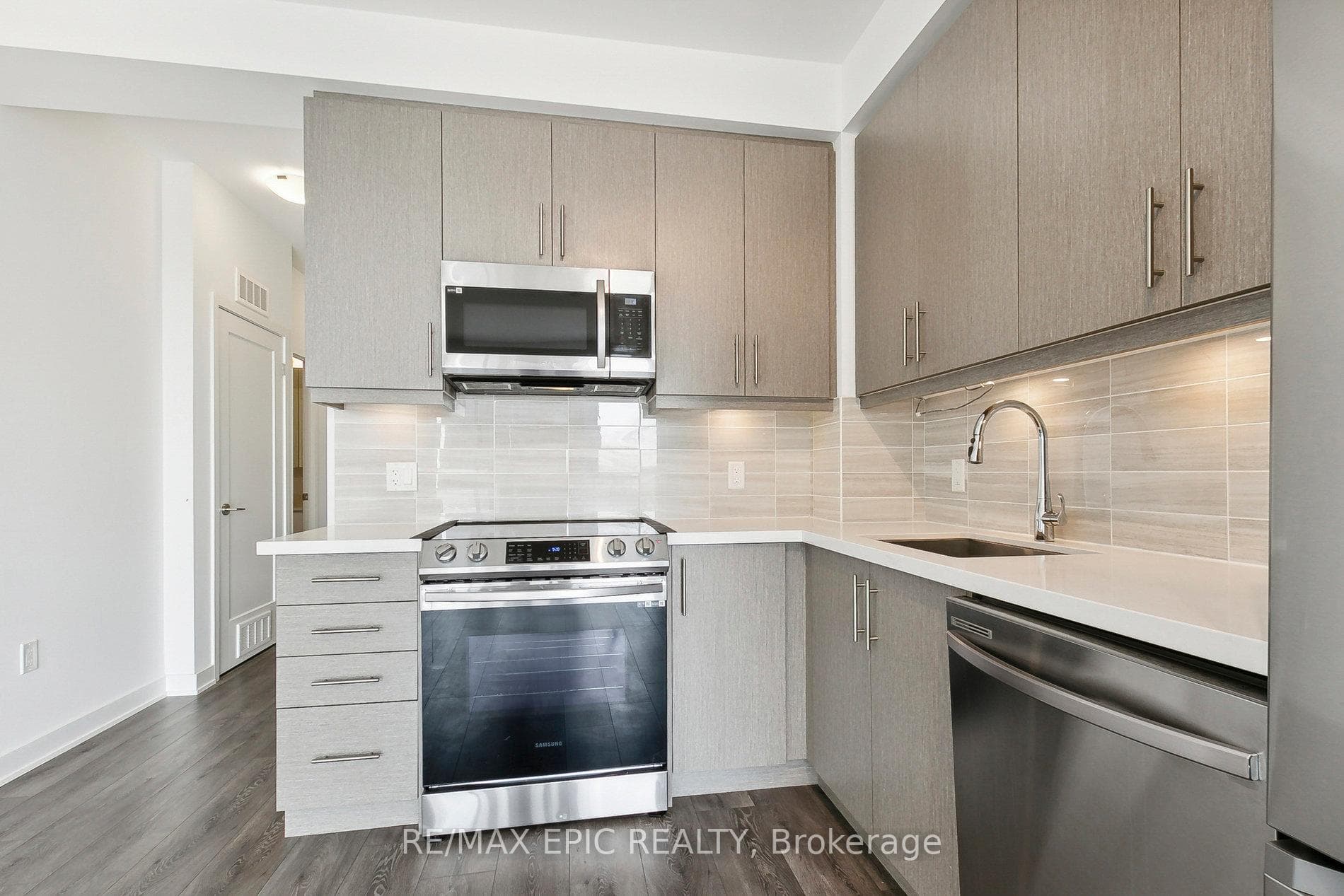 105 Oneida Crescent Unit 1609 photo 14