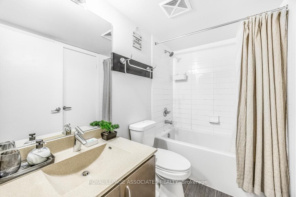 125 Village Green Square Unit 3512 photo 23