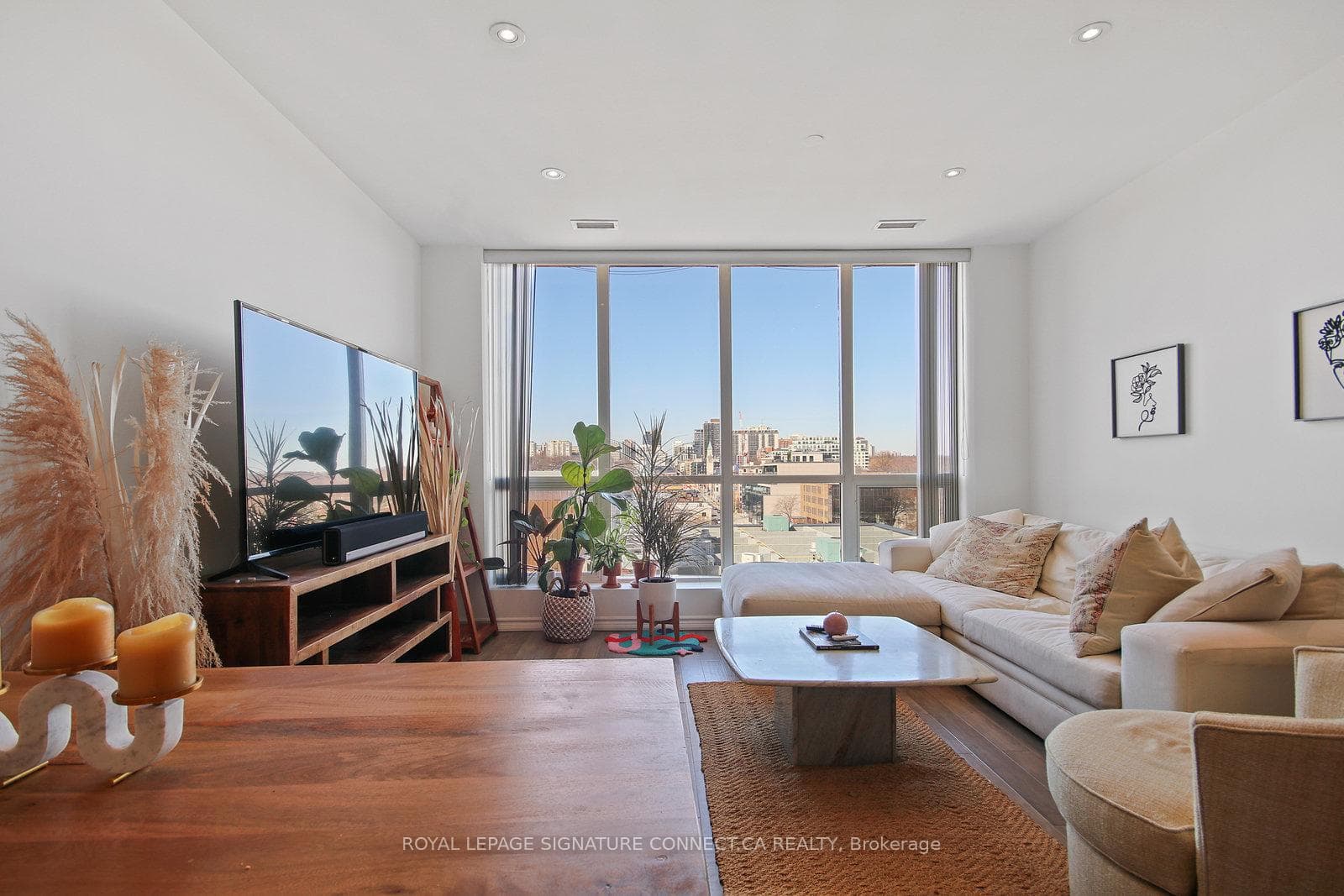 980 Yonge Street Unit 710 photo 1