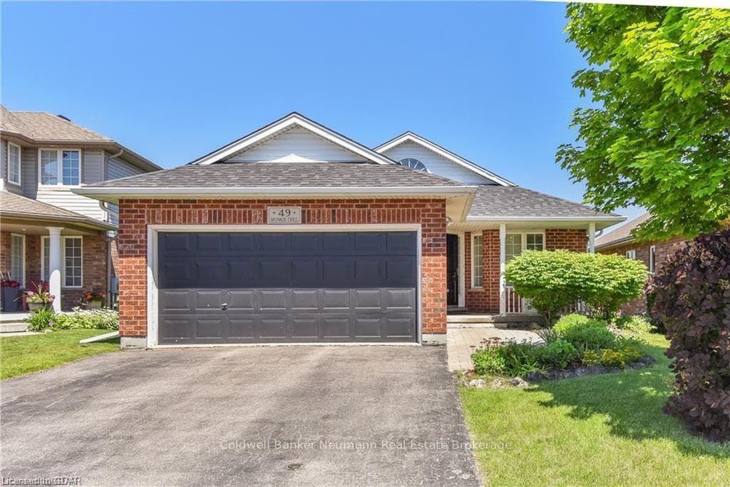 49 MUNROE Crescent photo 2