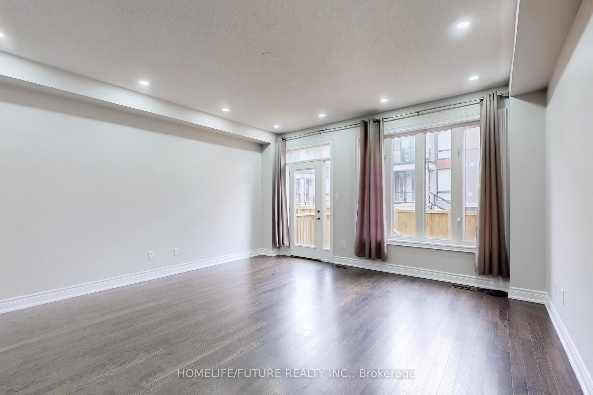 26 Lady Evelyn Crescent photo 7