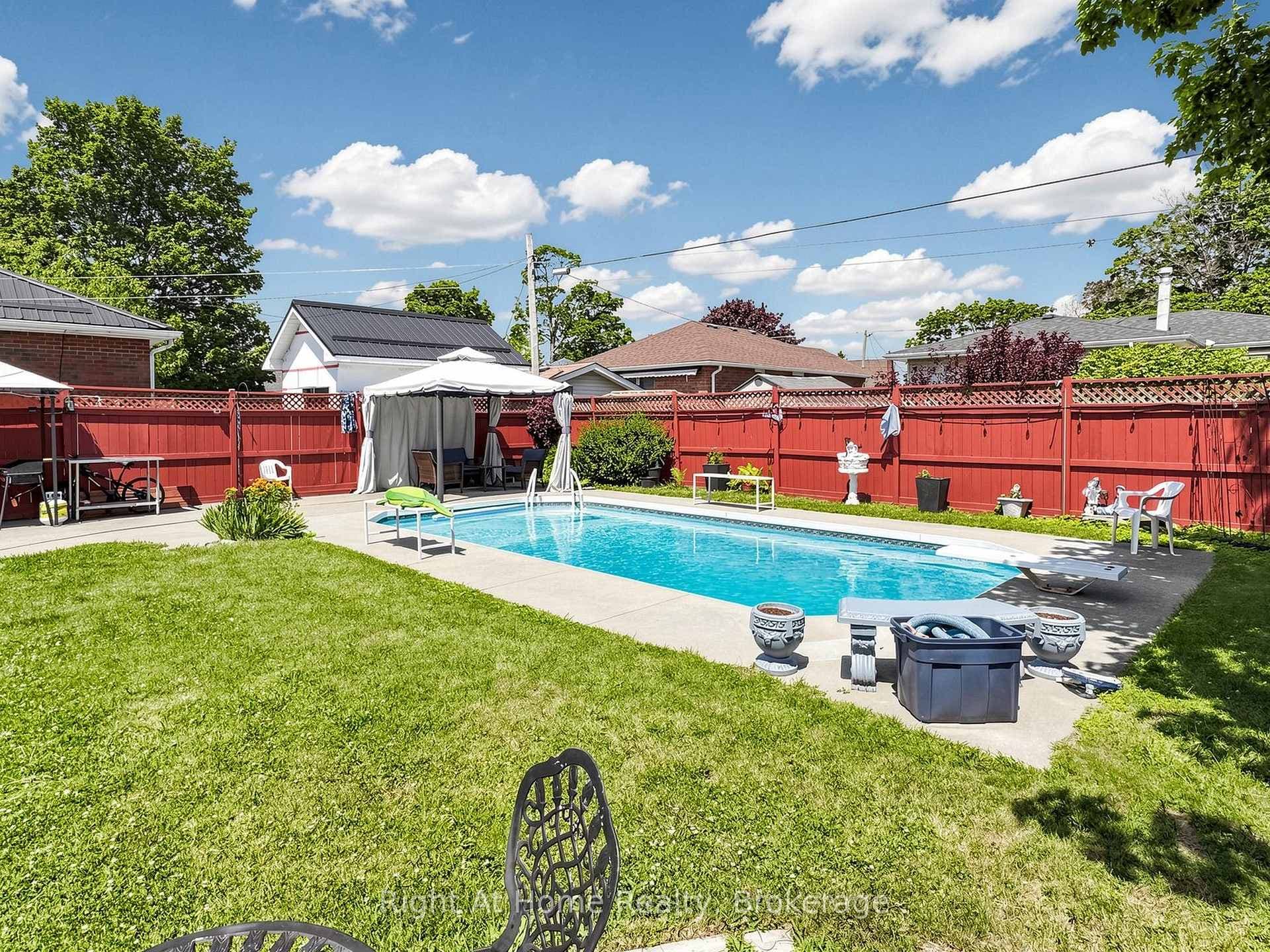 536 Barbara Street photo 46