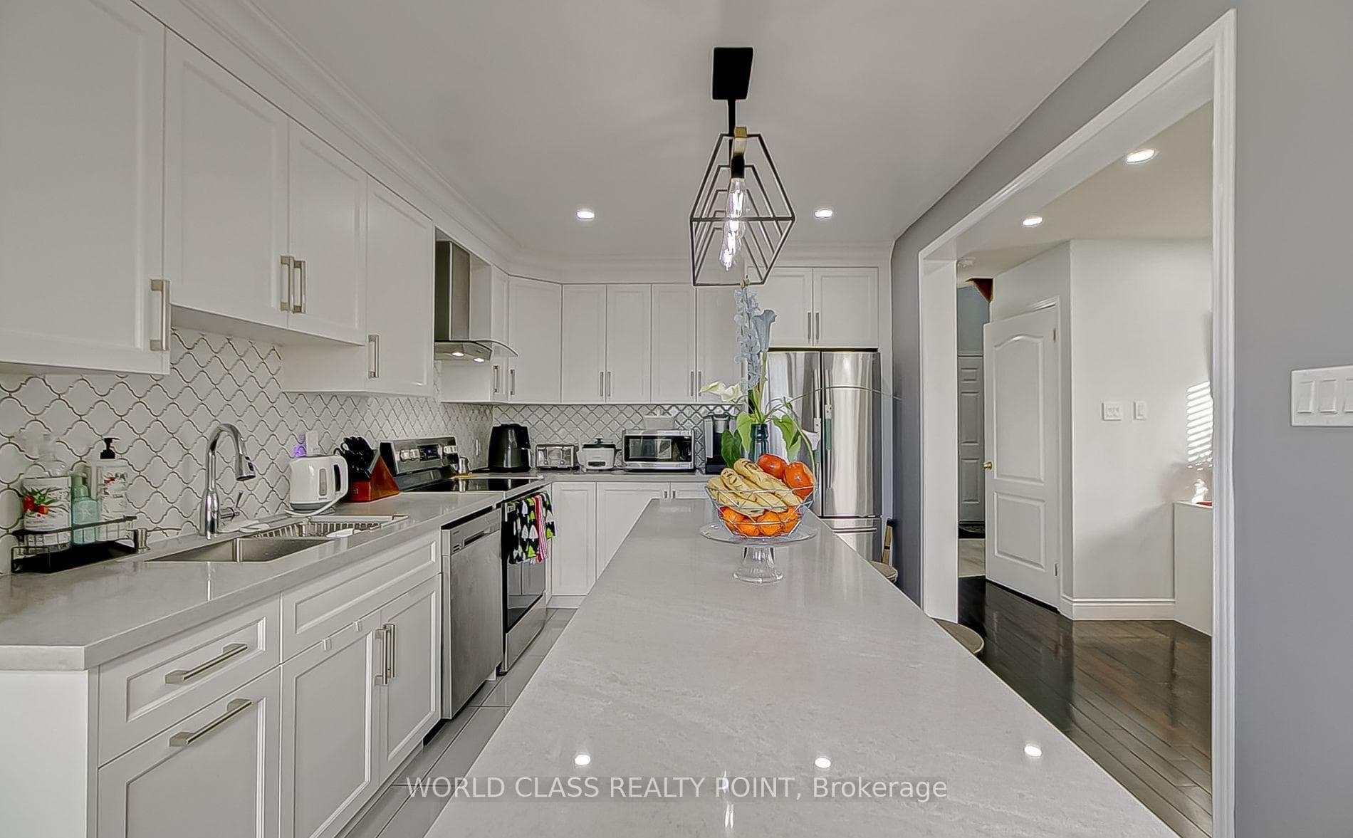 471 Cobblehill Drive Unit (Upper Portion) photo 7