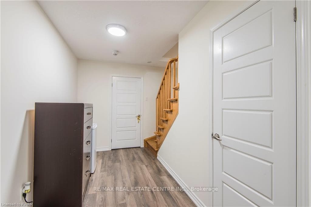 554 Goldenrod Lane photo 6