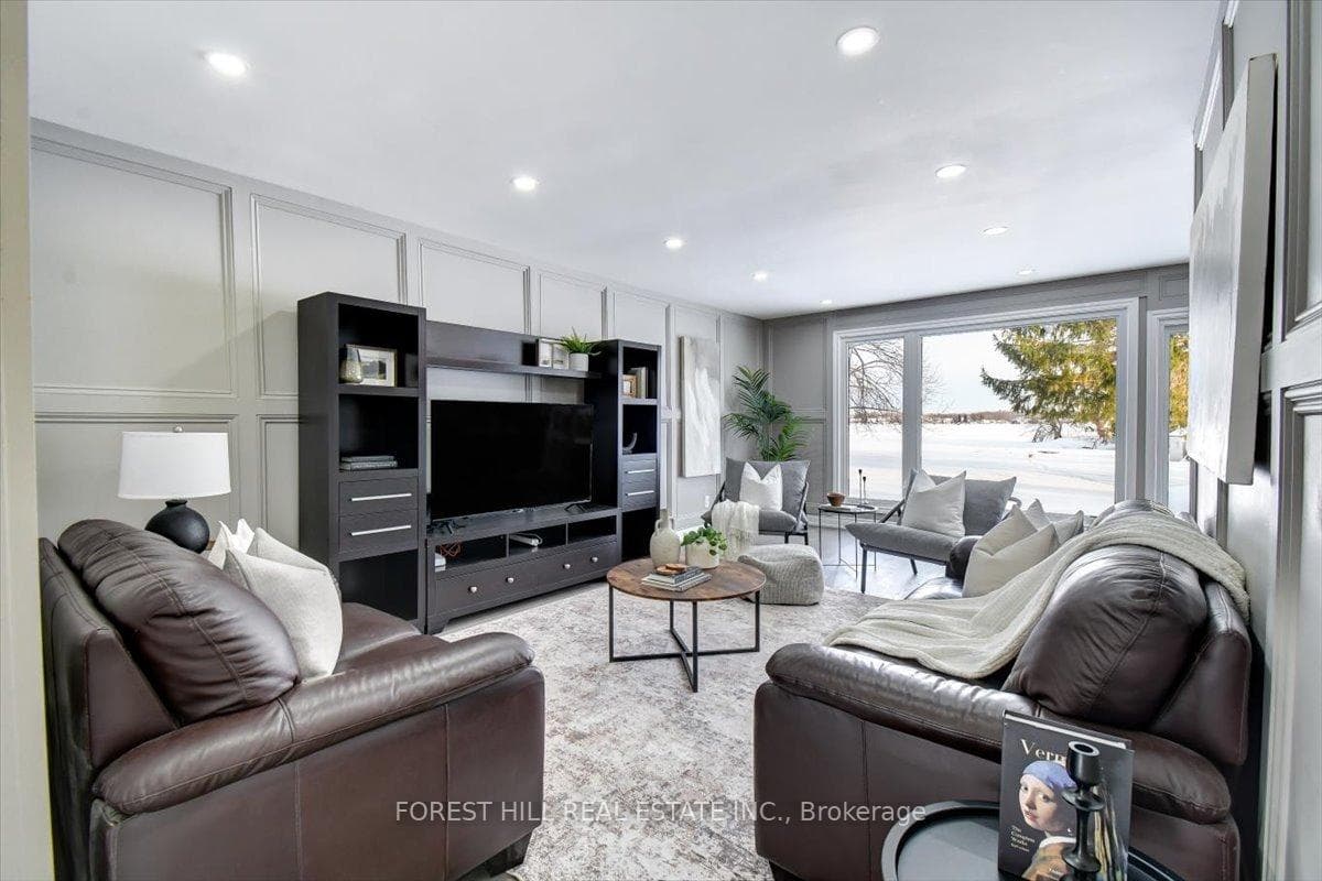 1143 Connaught Drive photo 22