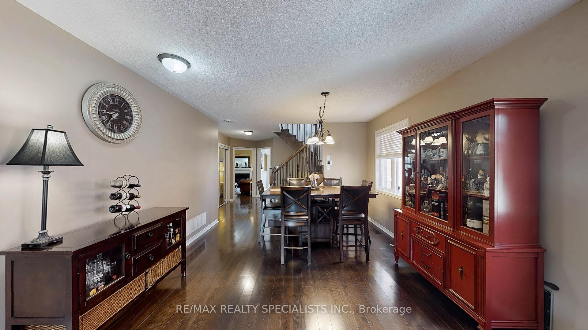 482 Grant Way photo 2