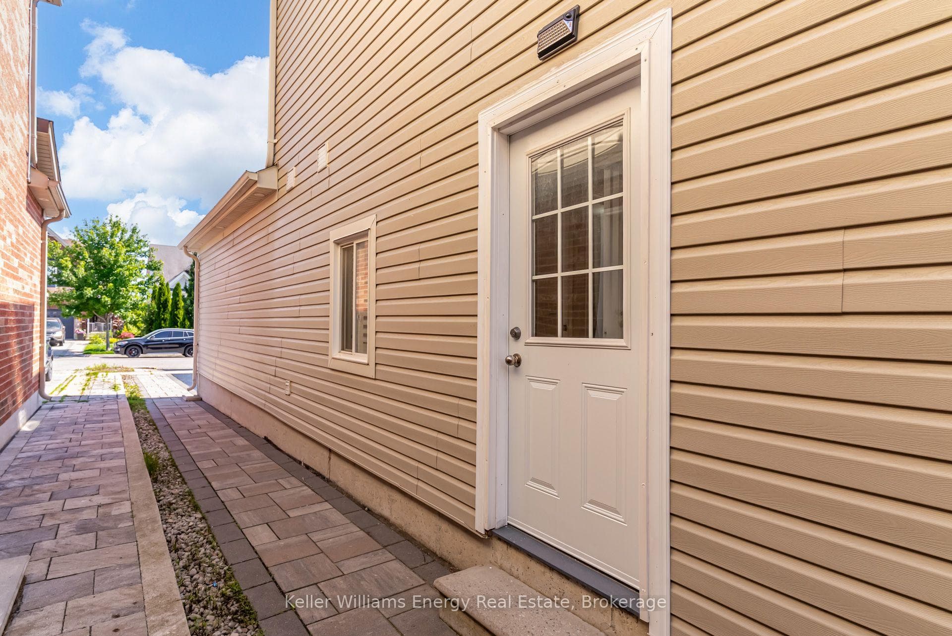 1342 Harlstone Crescent photo 46