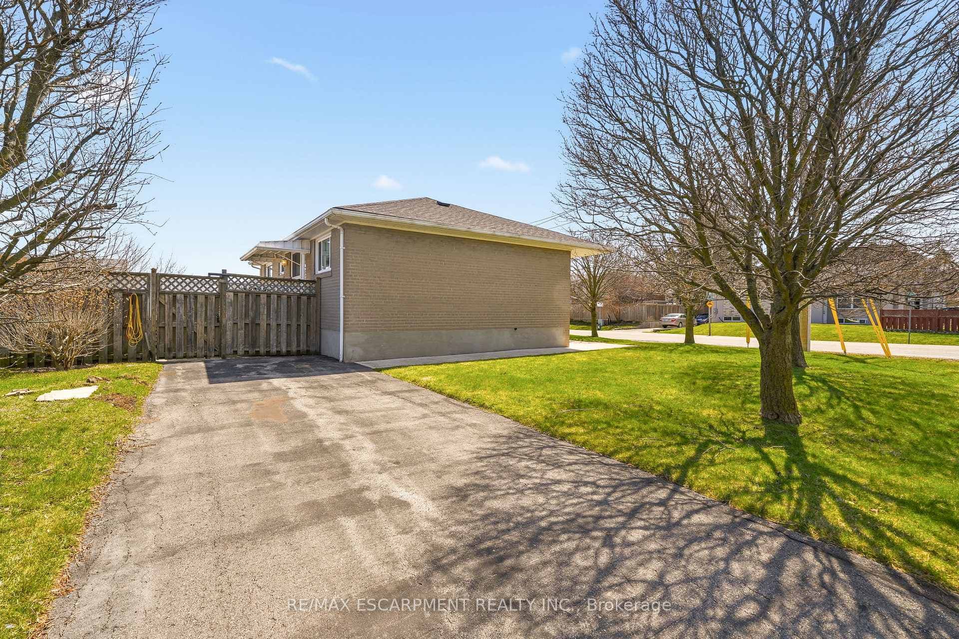491 Warminster Drive photo 4