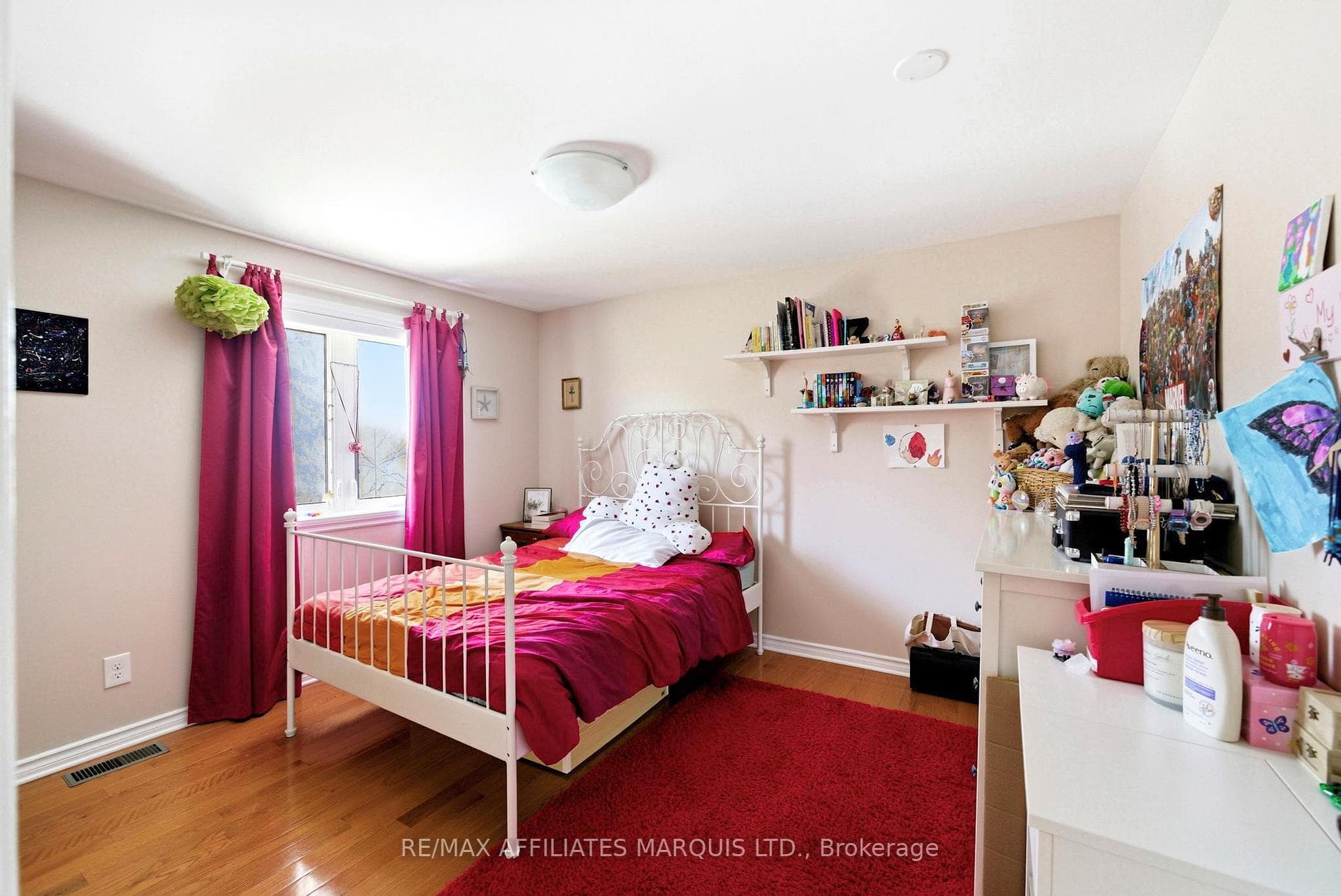 884 Kenyon Crescent photo 23