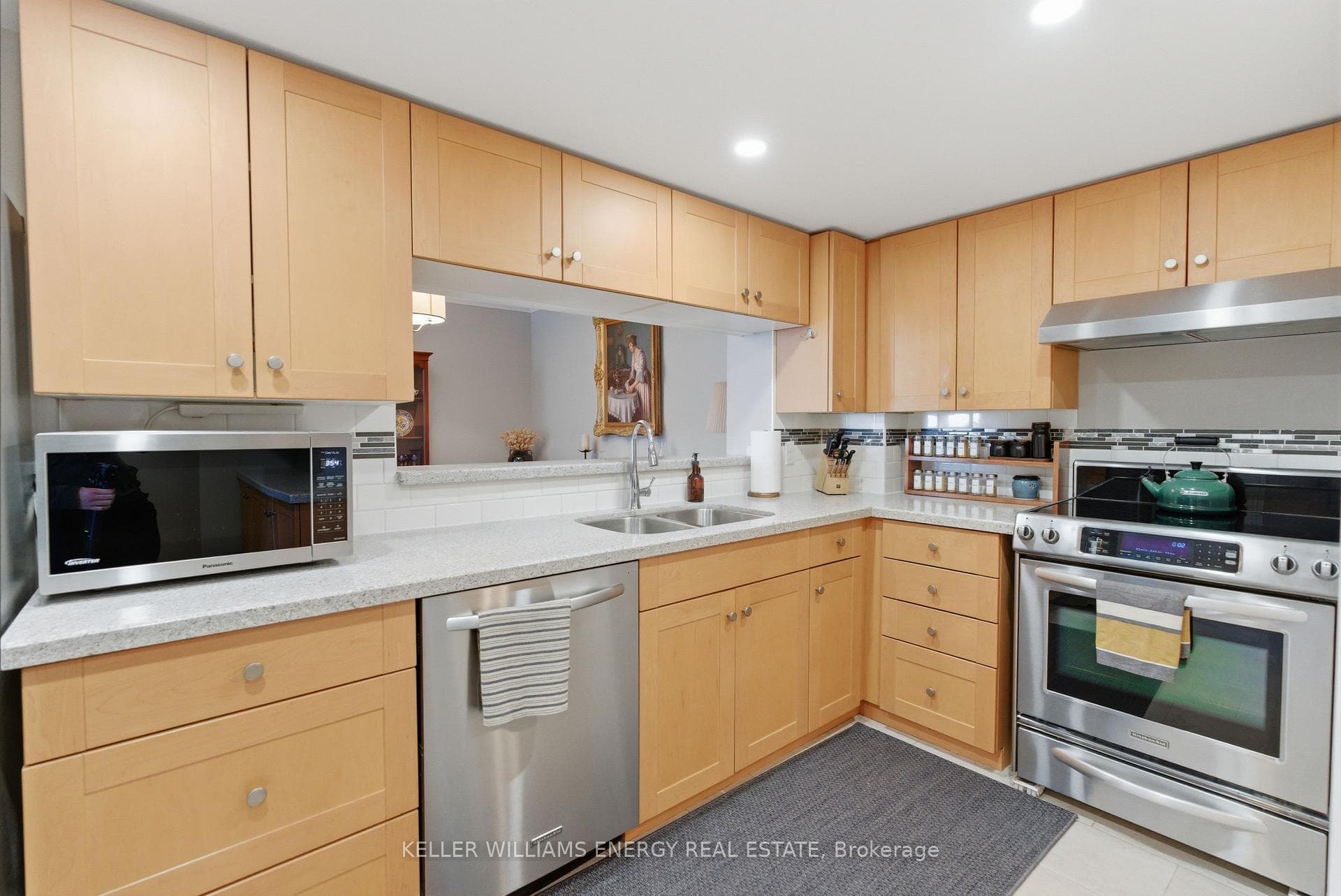 360 Watson Street Unit 903 photo 14