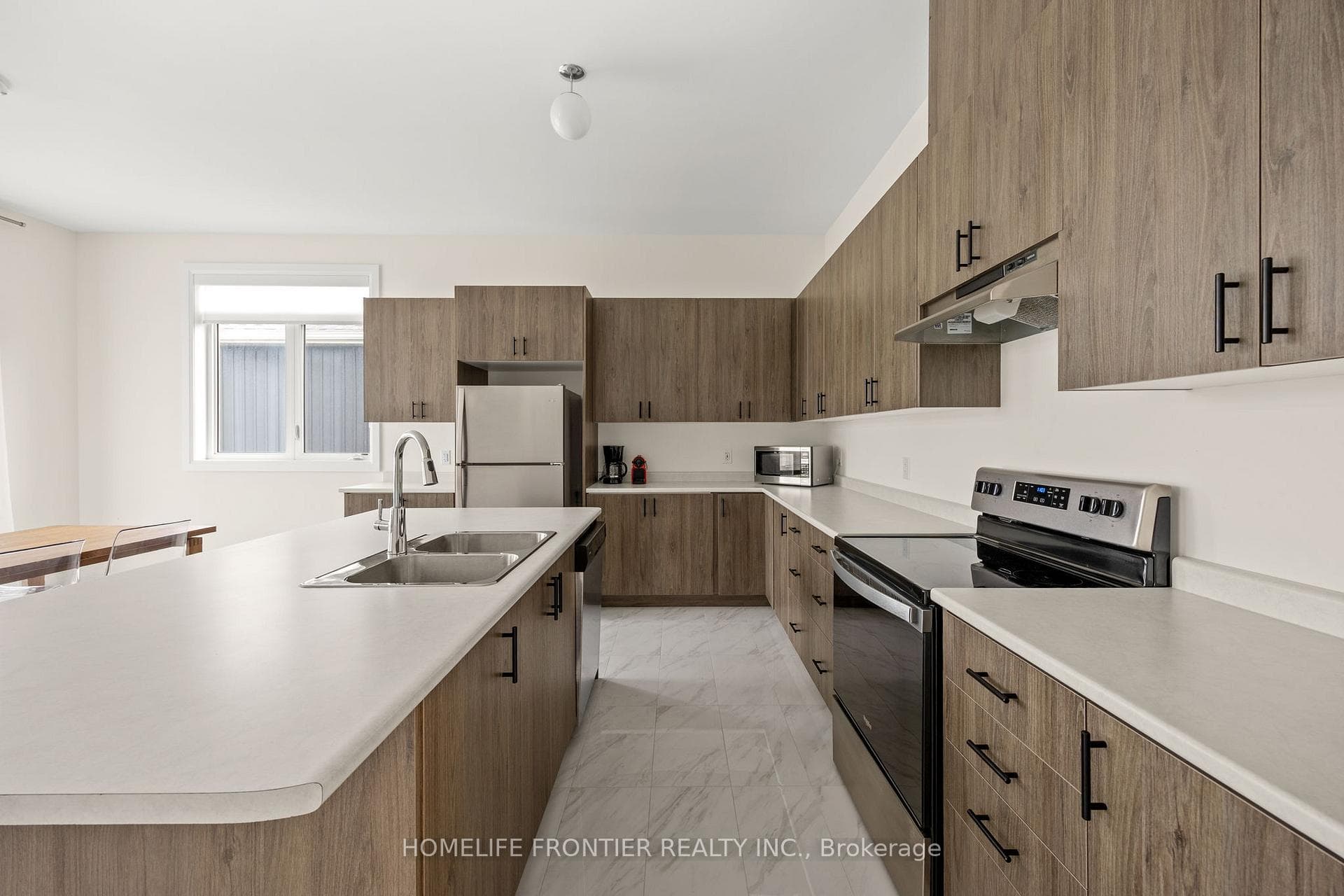 310 Rablewood Drive photo 4