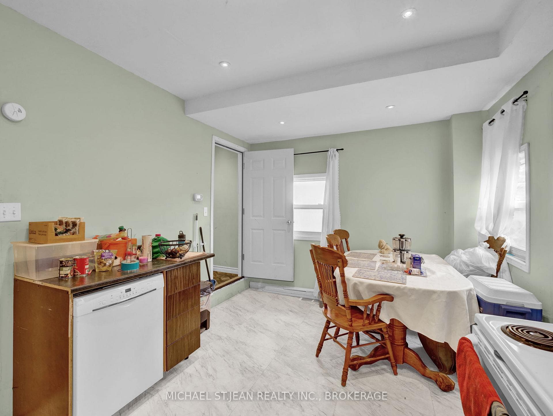 110 Emerald Street photo 16