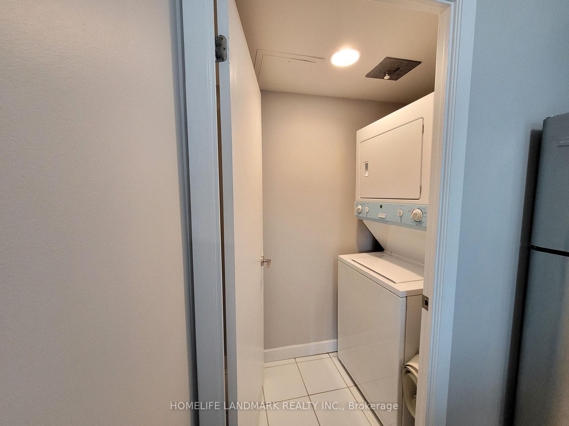 18 Harbour Street Unit 1207 photo 5