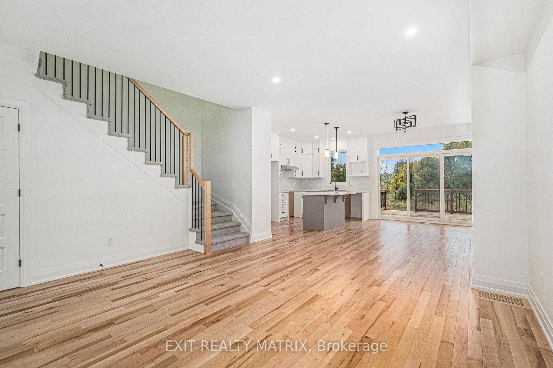 956 COLOGNE Street photo 4