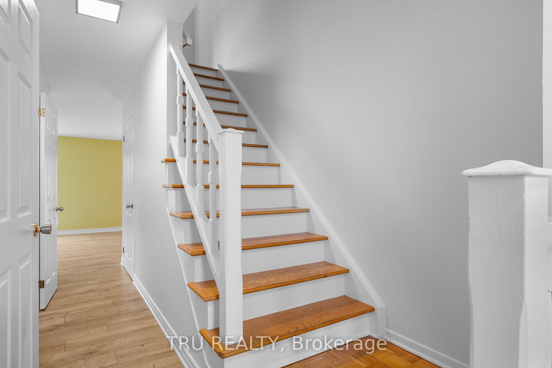 715 Mooneys Bay Place photo 20
