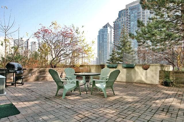 265 Enfield Place Unit 1011 photo 22