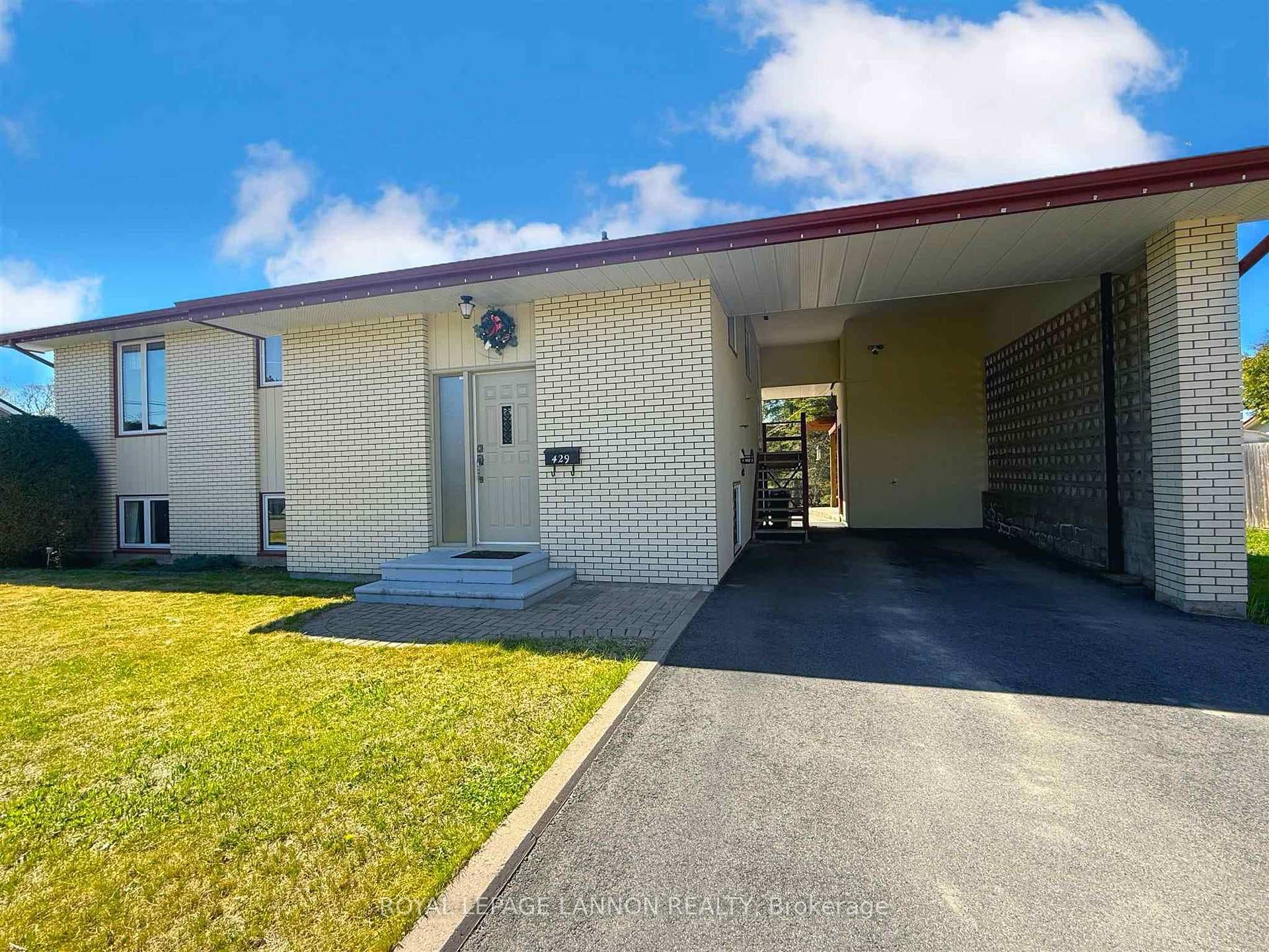 429 Elliott Street photo 2