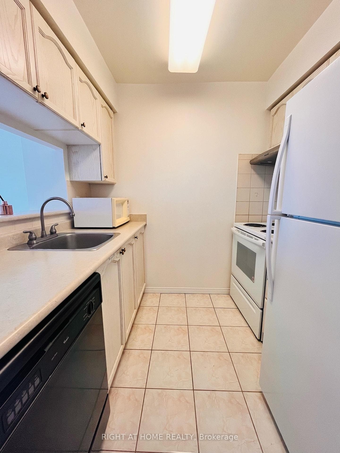 1 Pemberton Avenue Unit 2505 photo 5