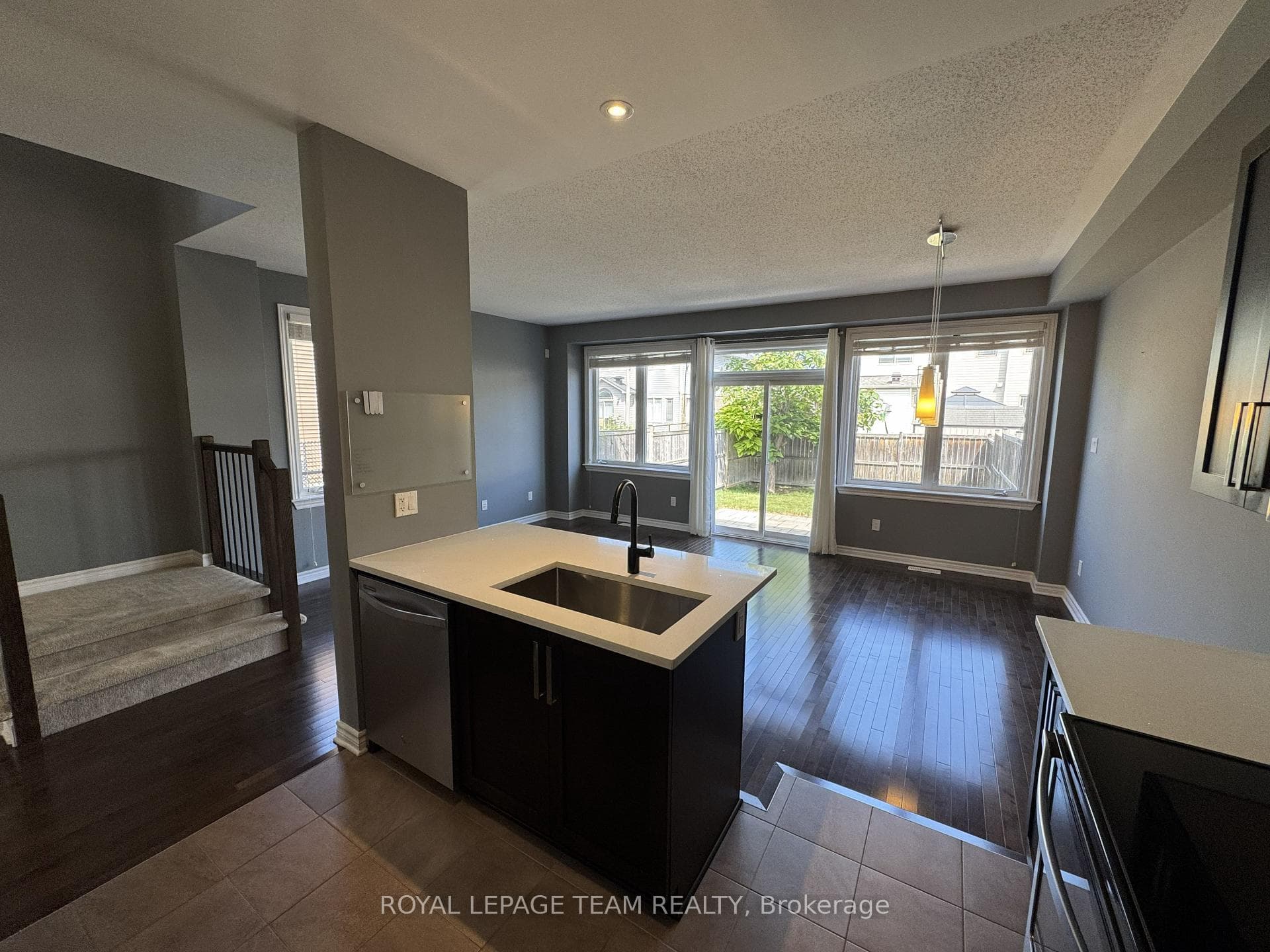 630 Moorpark Avenue photo 9