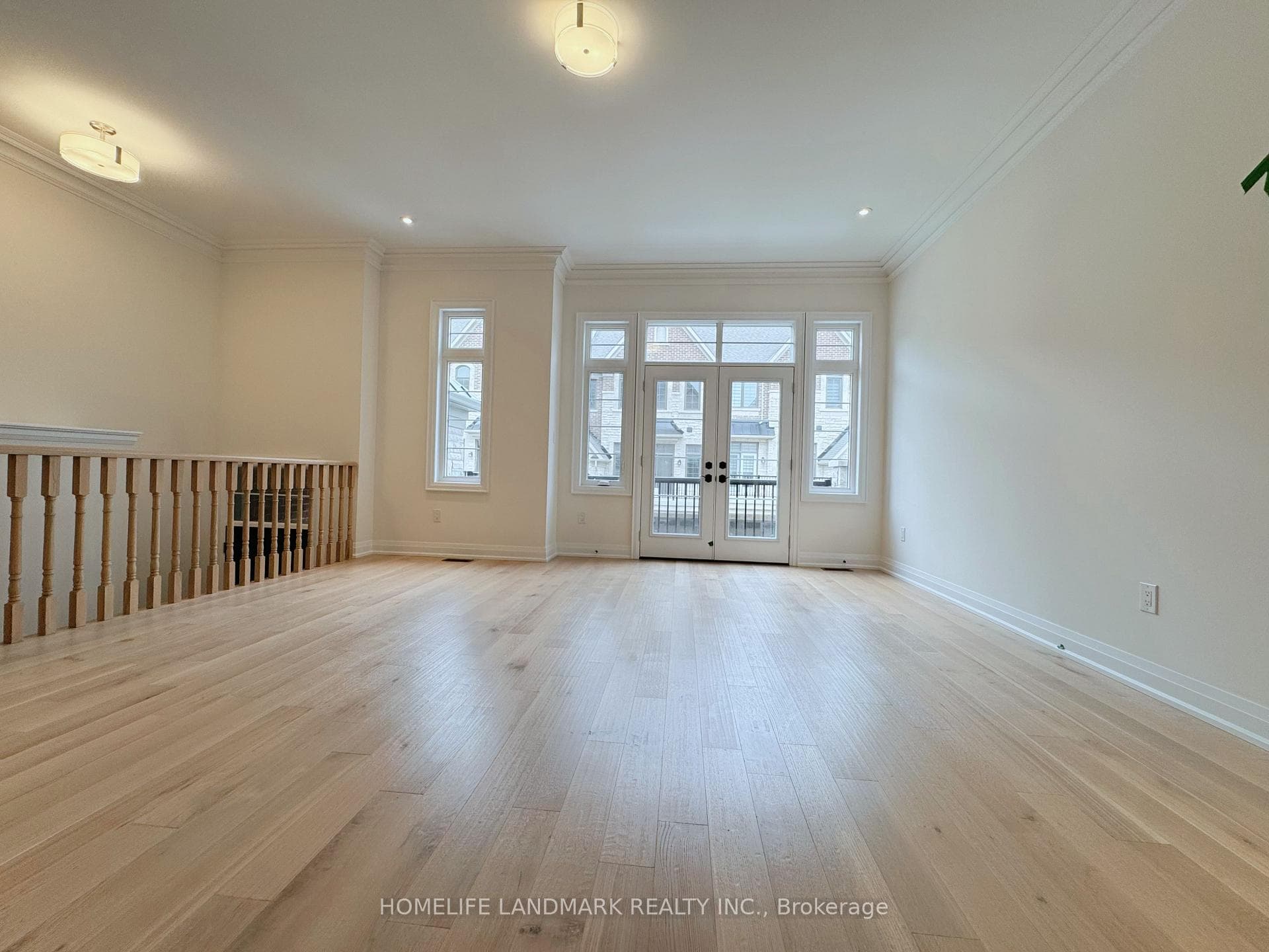73 West Village Lane photo 8