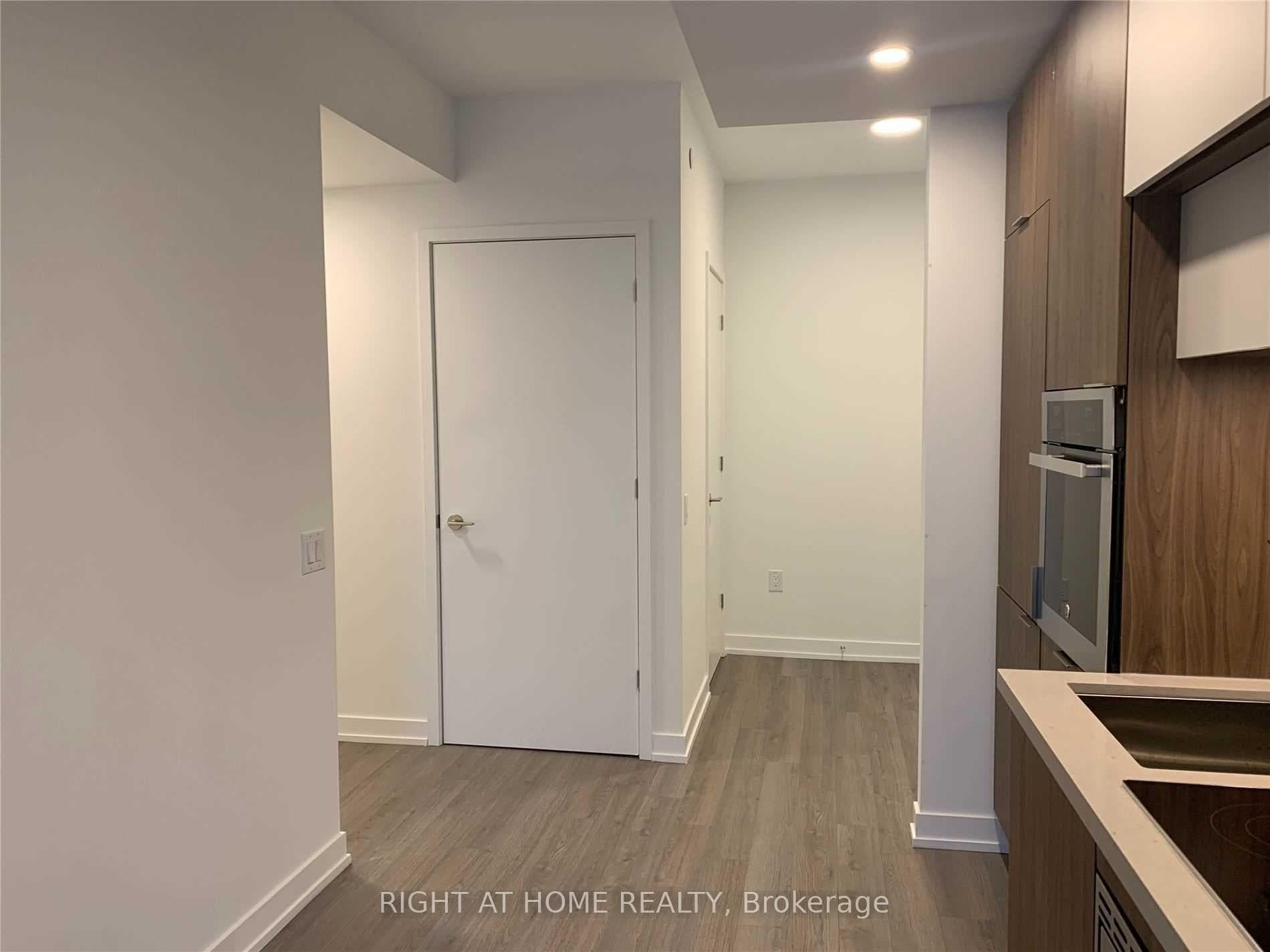 39 Roehampton Avenue Unit 1701 photo 6