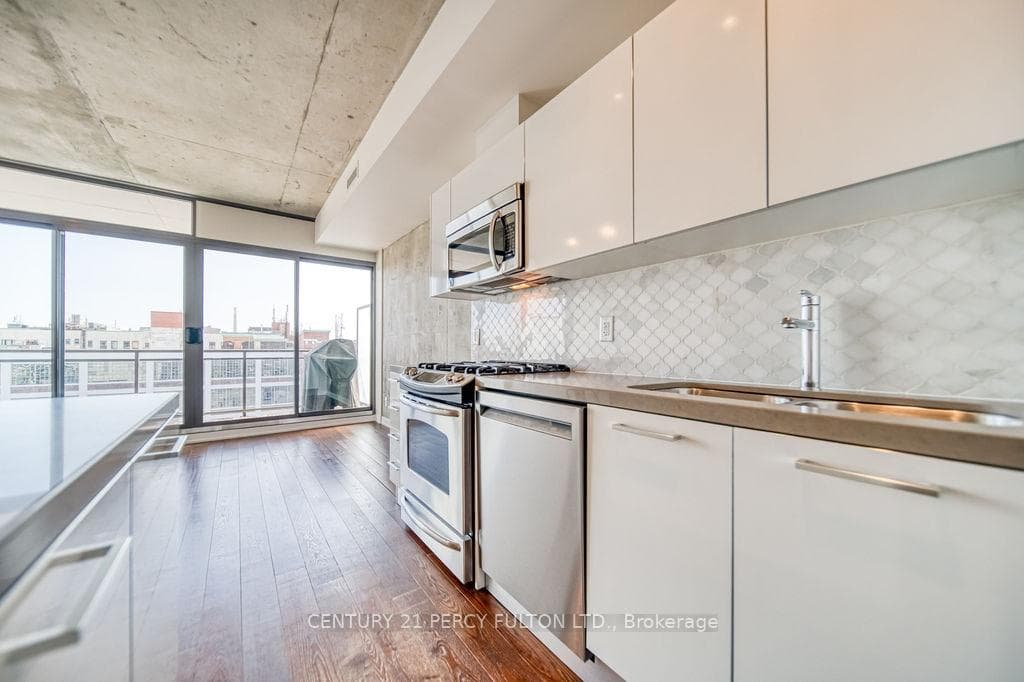 319 Carlaw Avenue Unit 816 photo 13