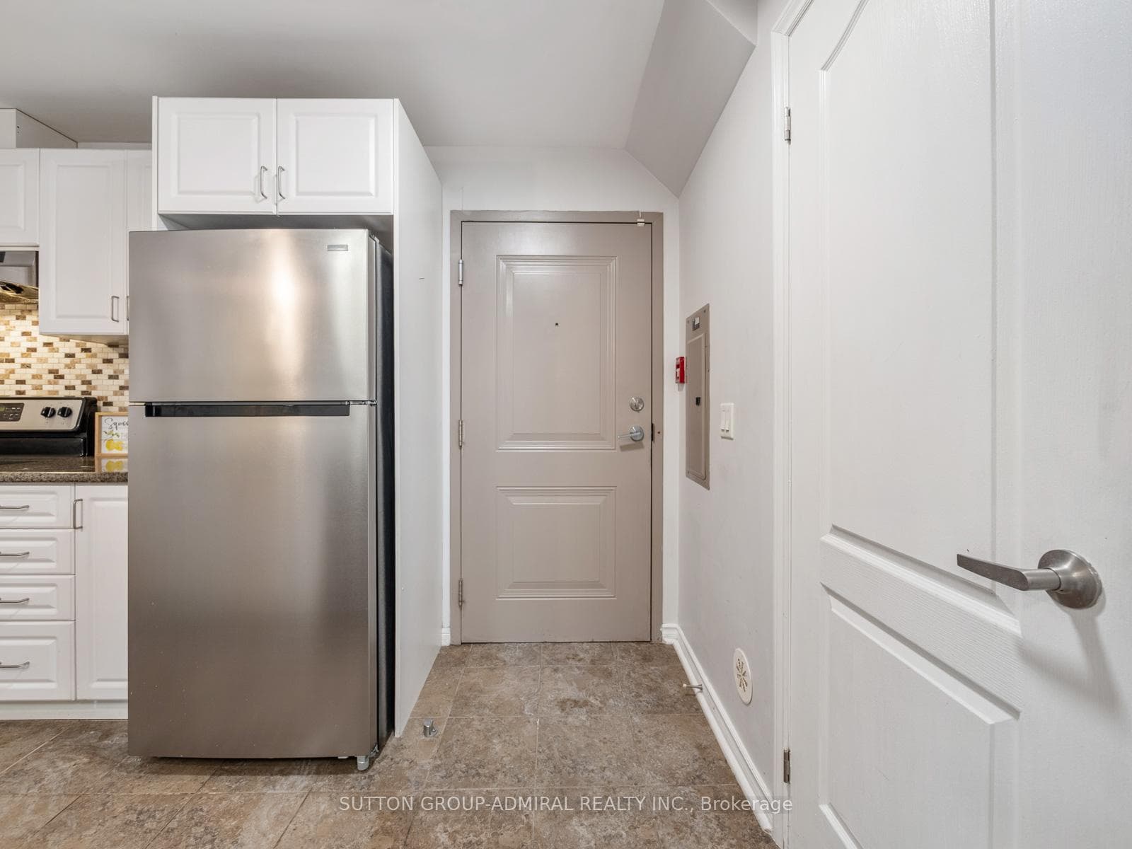 9589 Keele Street Unit 101 photo 2