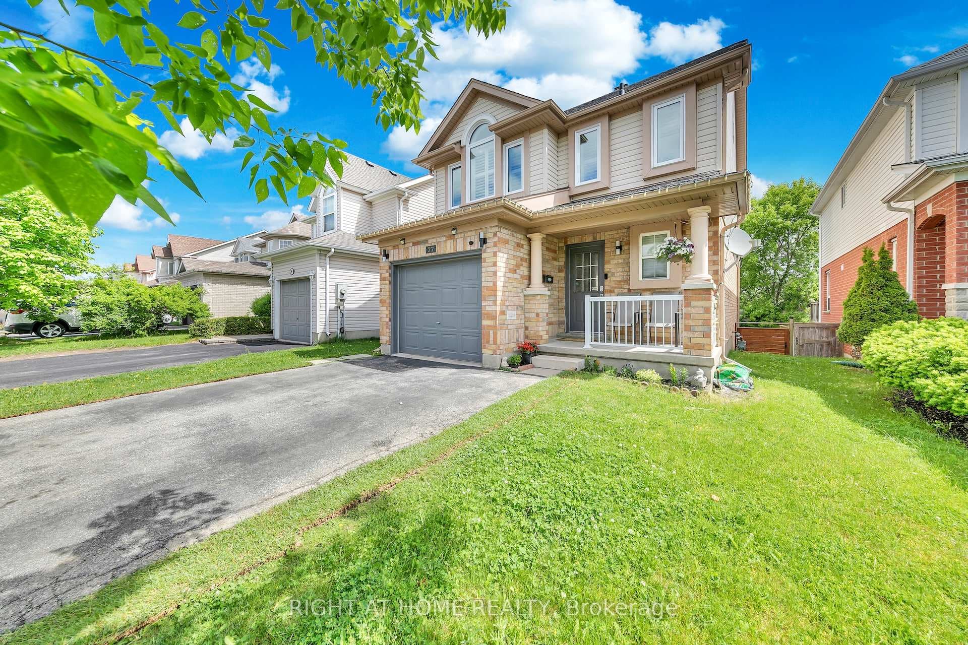 77 Milson Crescent photo 2