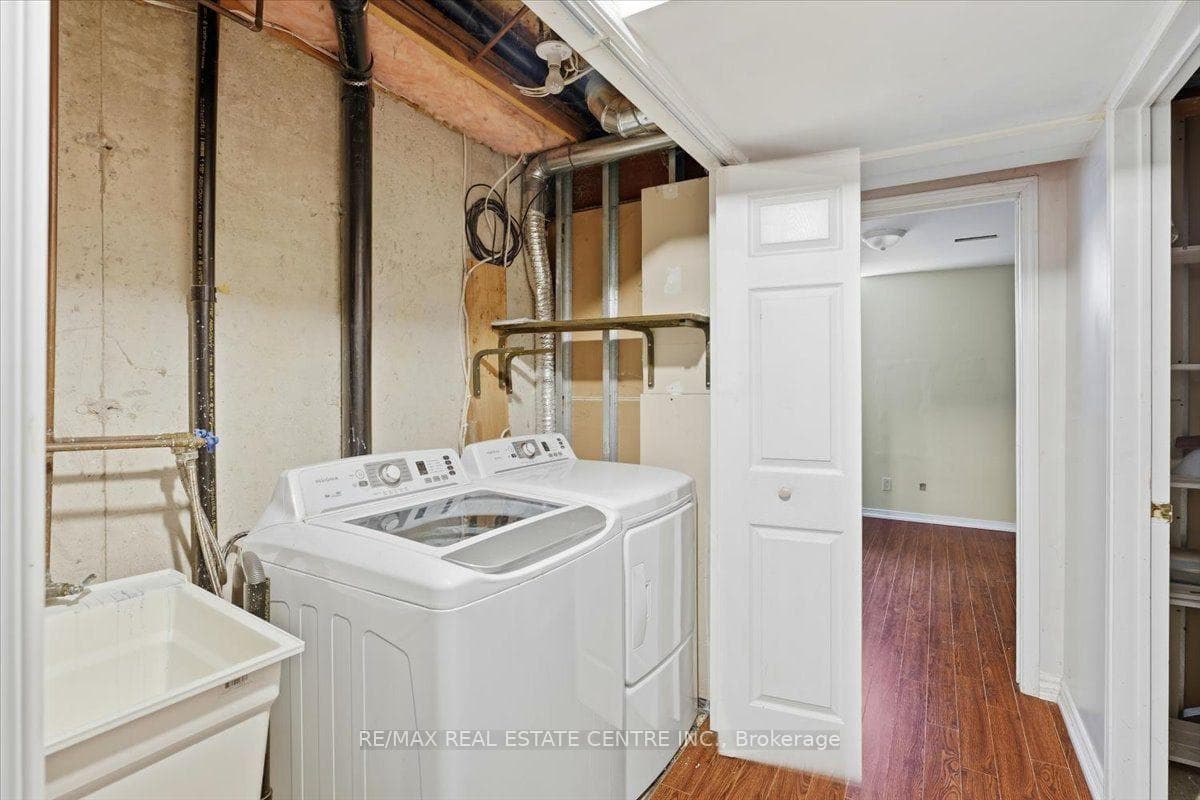 15 Roehampton Crescent photo 24
