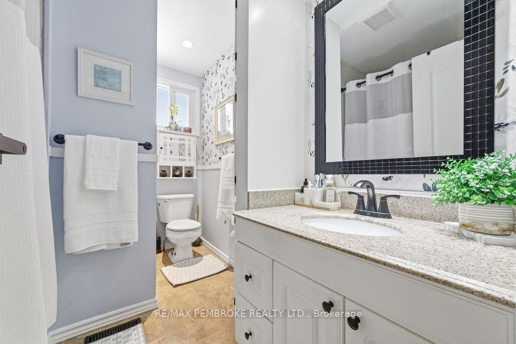52 Laurentian Drive photo 24