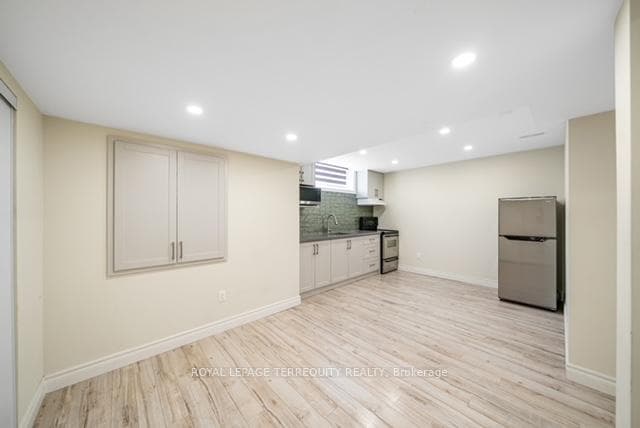 1 Devineridge Avenue photo 7