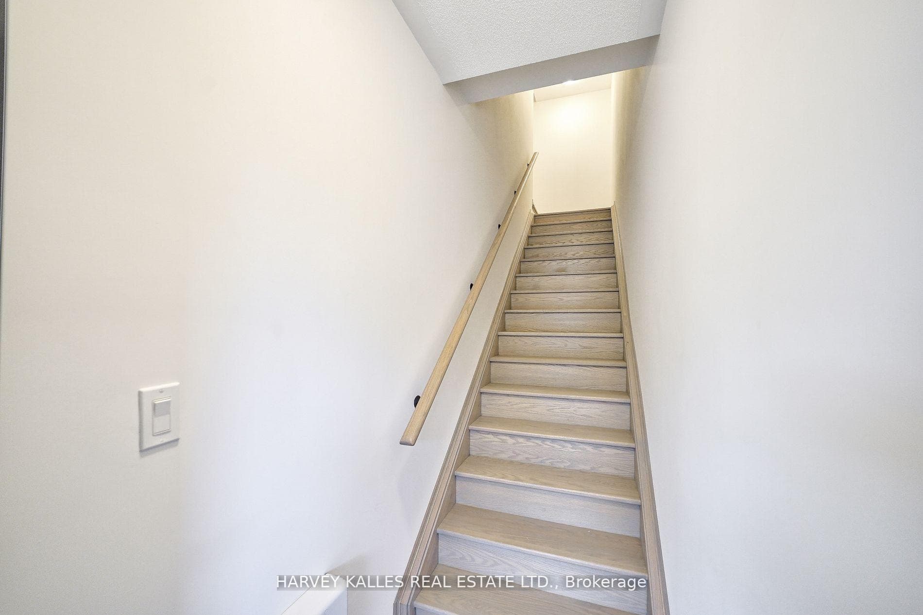 16 Lytham Green Circle Unit 22 photo 2