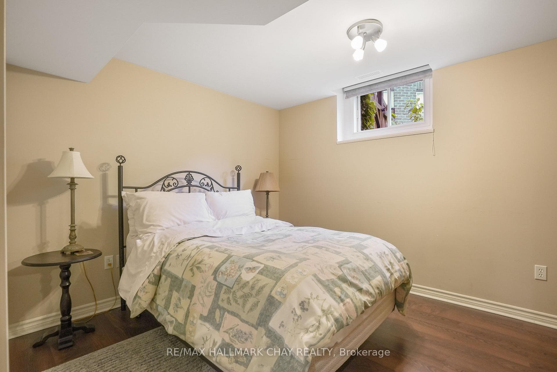 32 Silvercreek Crescent photo 24