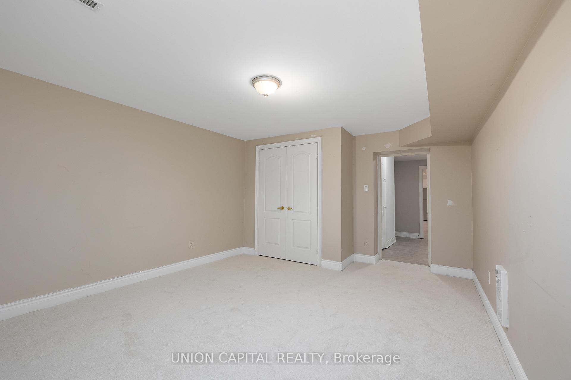 75 Langtry Place photo 44