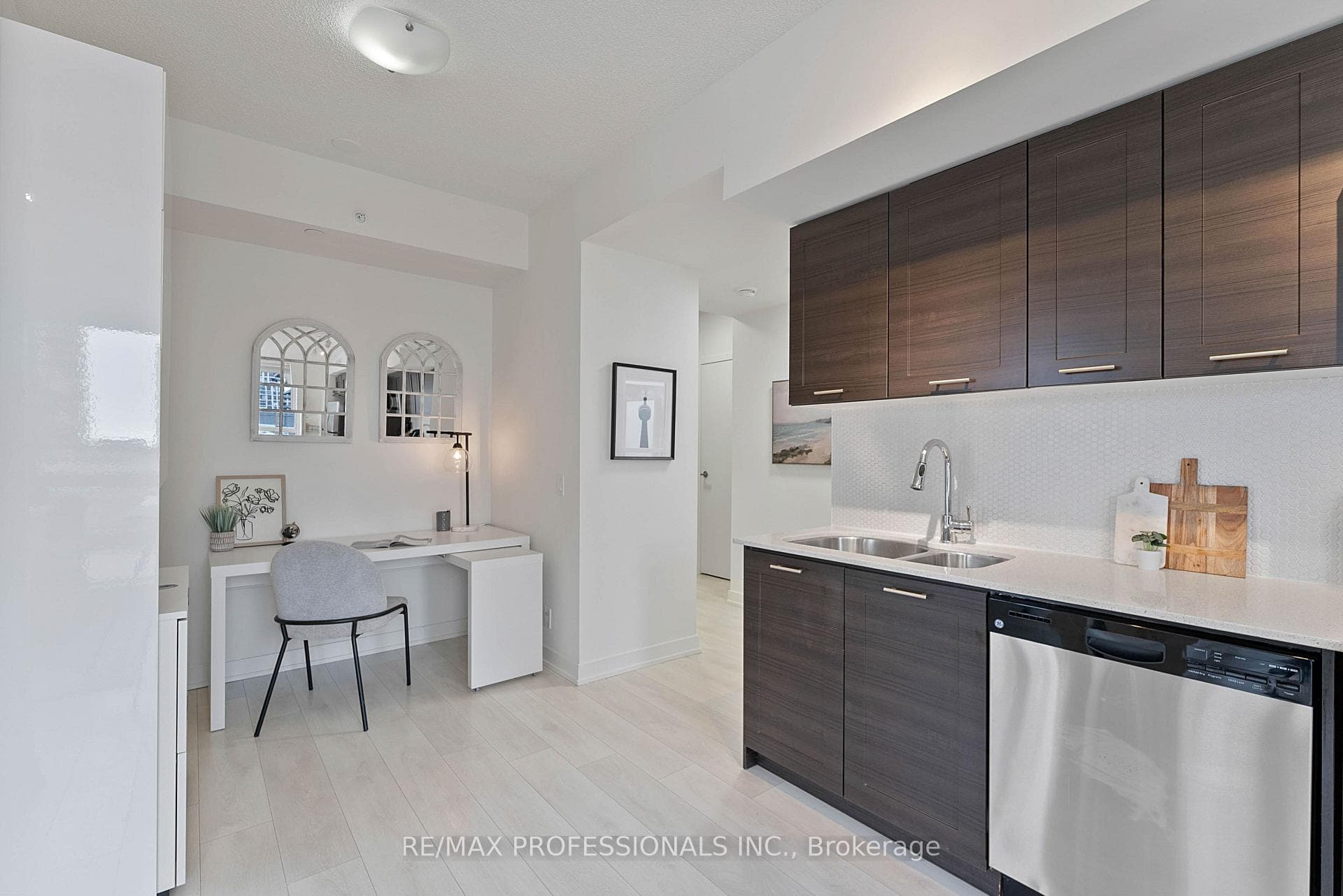 2200 Lakeshore Boulevard Unit 611 photo 16