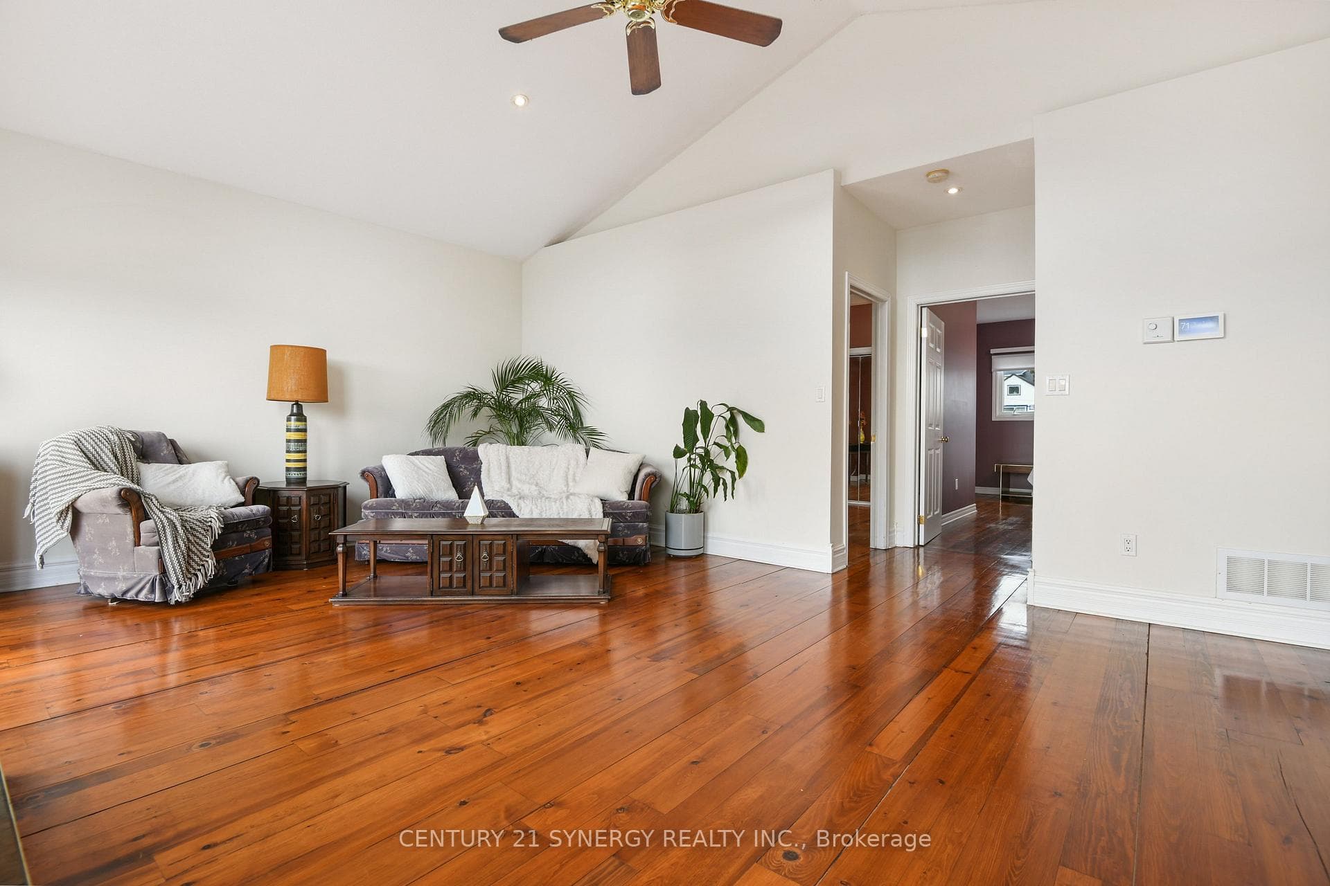 220 Albert Street photo 17