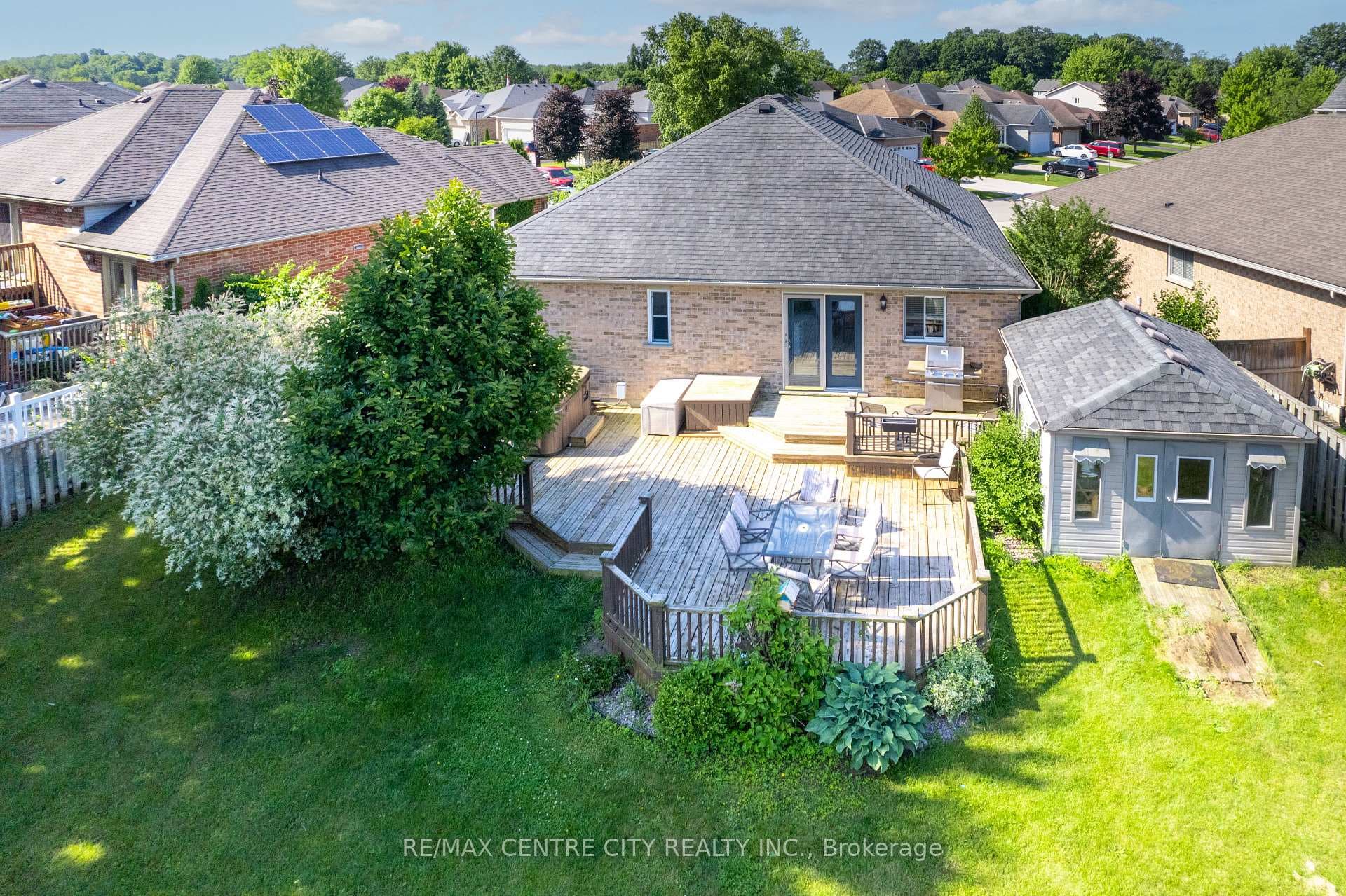 25 Willow Crescent photo 8