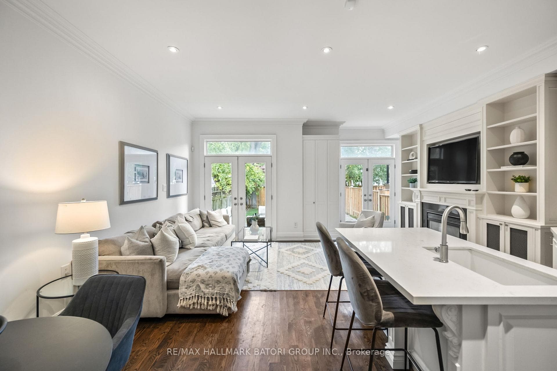 42 Douglas Avenue photo 5