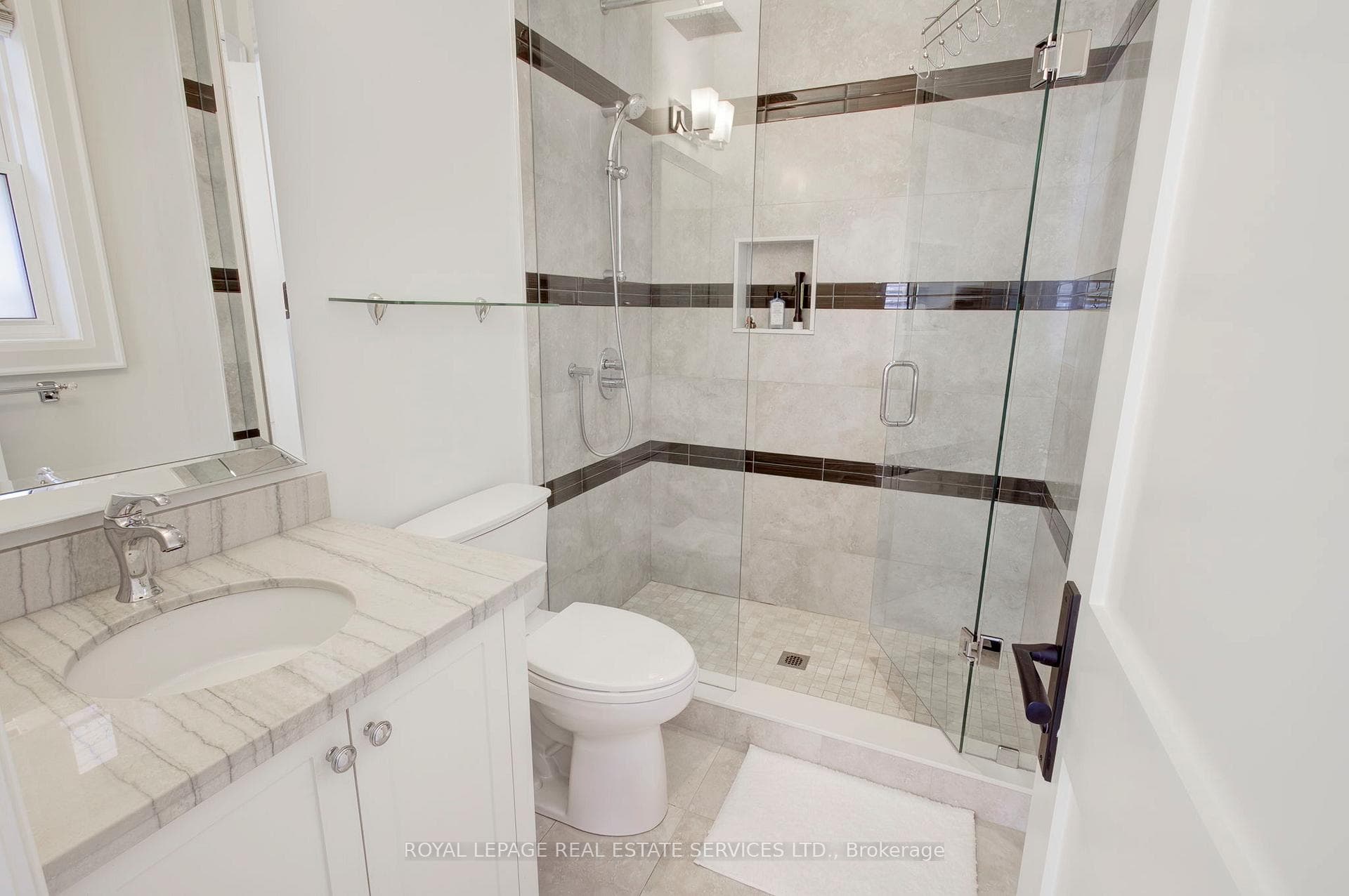 370 Spruce Street photo 22