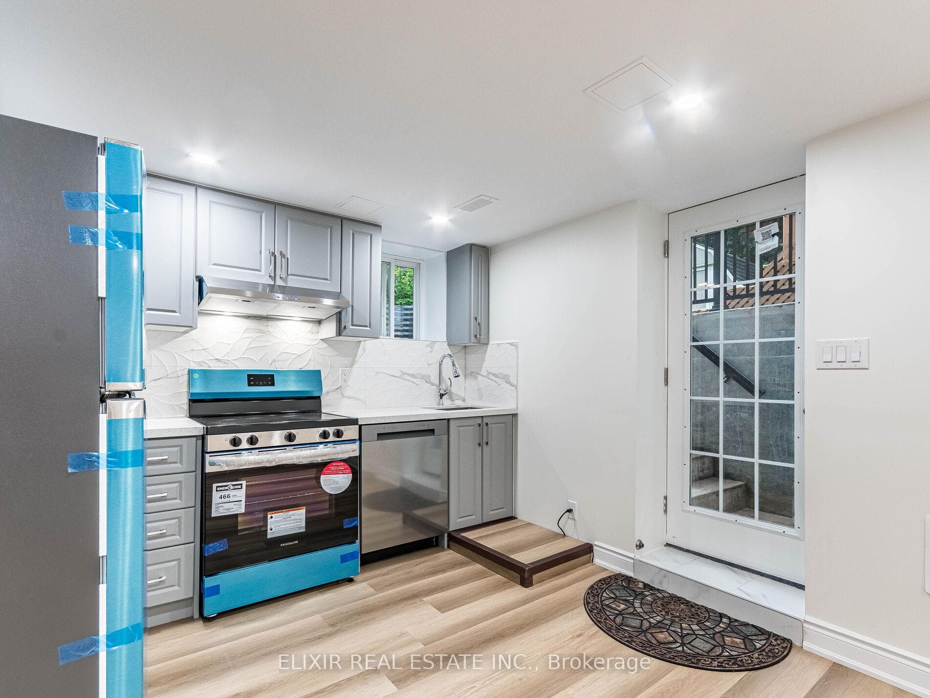 686 Cedar Avenue photo 5