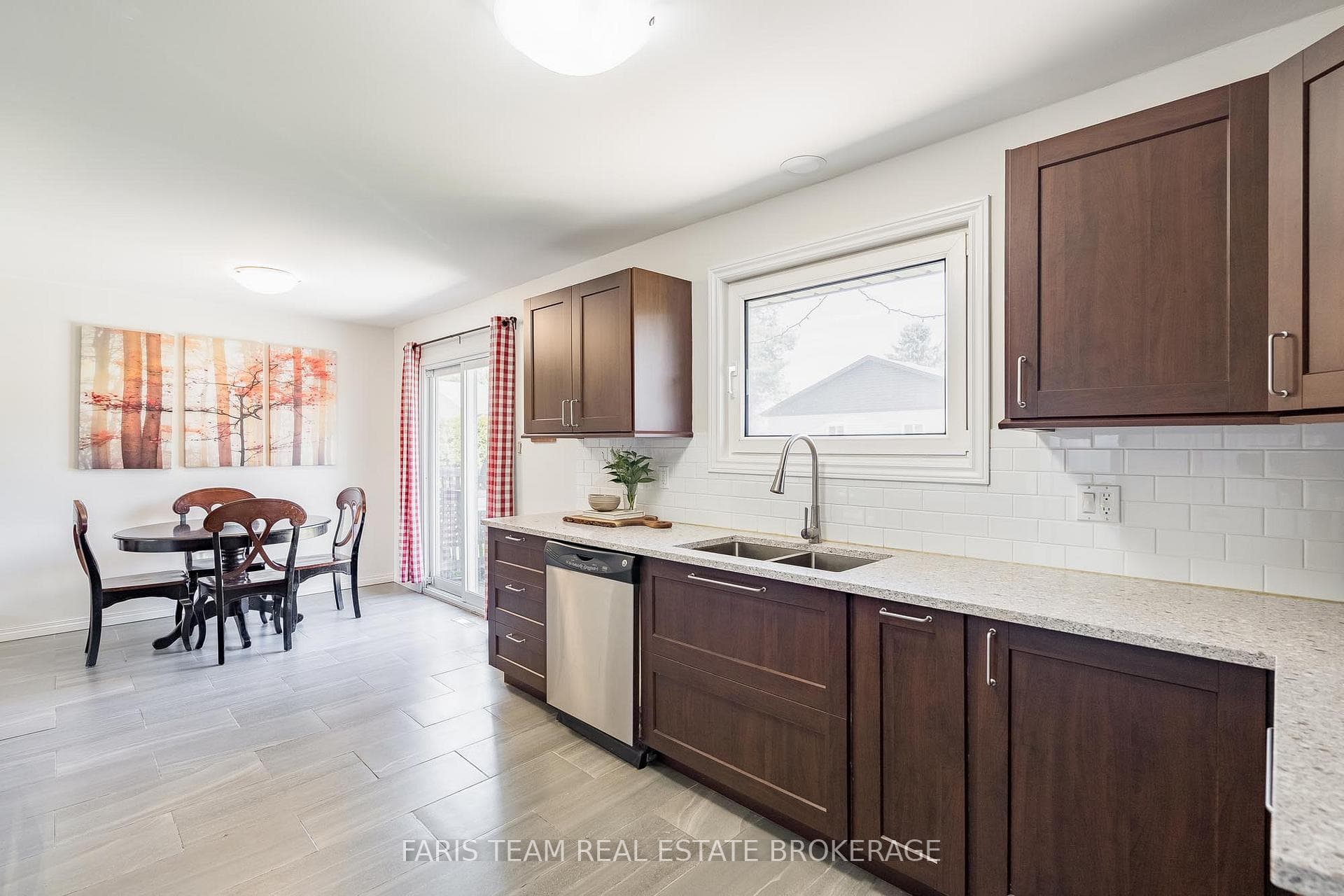 201 Parkside Crescent photo 7
