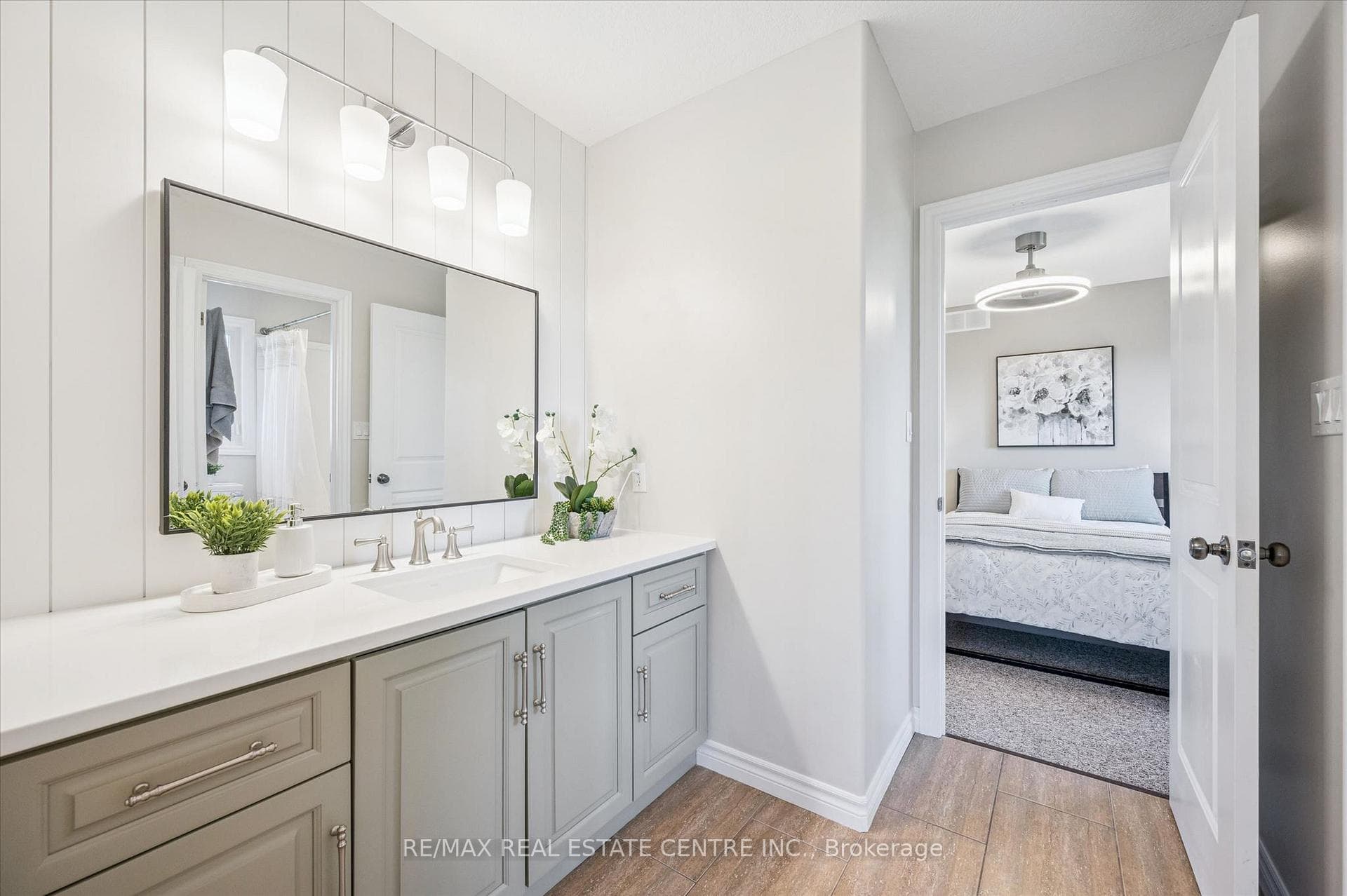 Jack and Jill 4-Piece Shared Bathroom