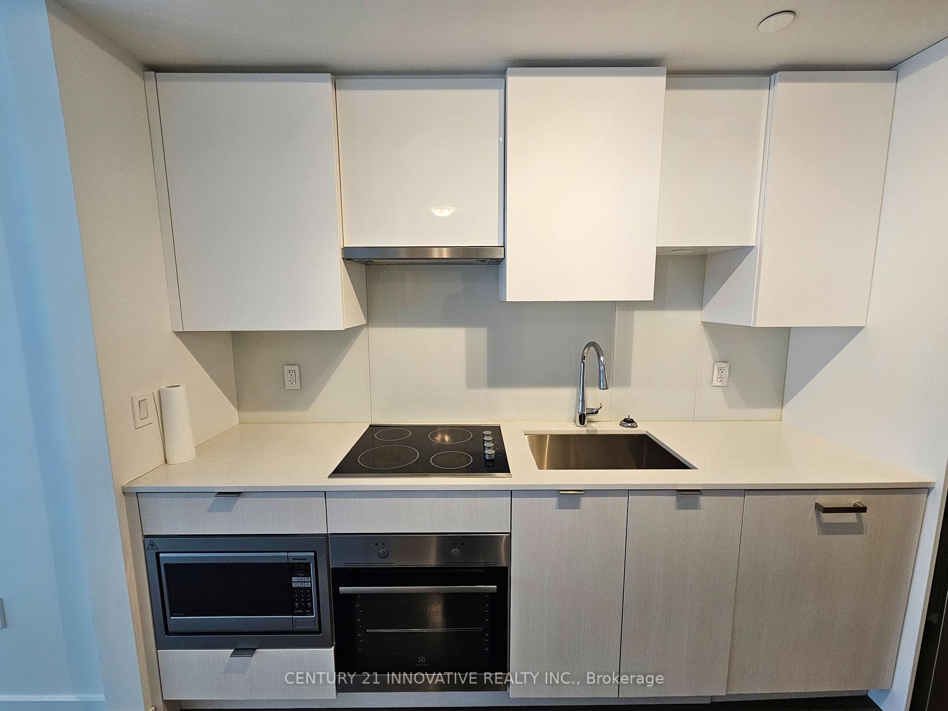 99 Broadway Avenue Unit 3307 photo 4