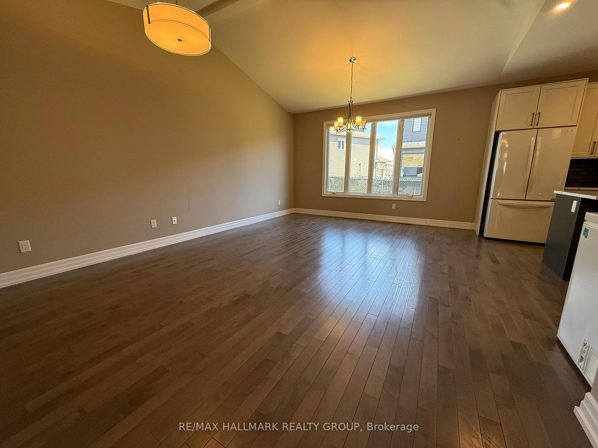 23 Solara Private photo 3