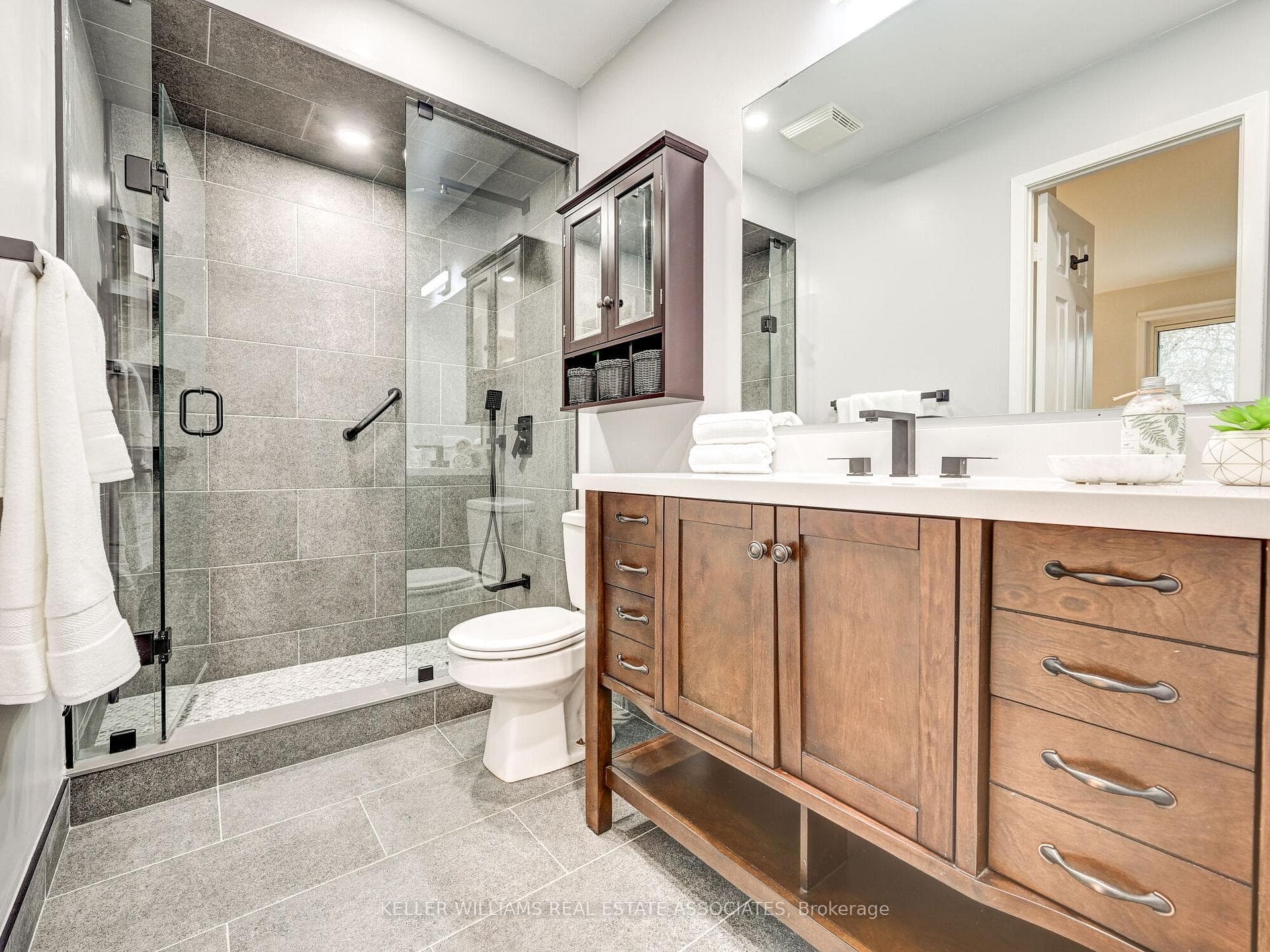 54 Bow River Crescent photo 13