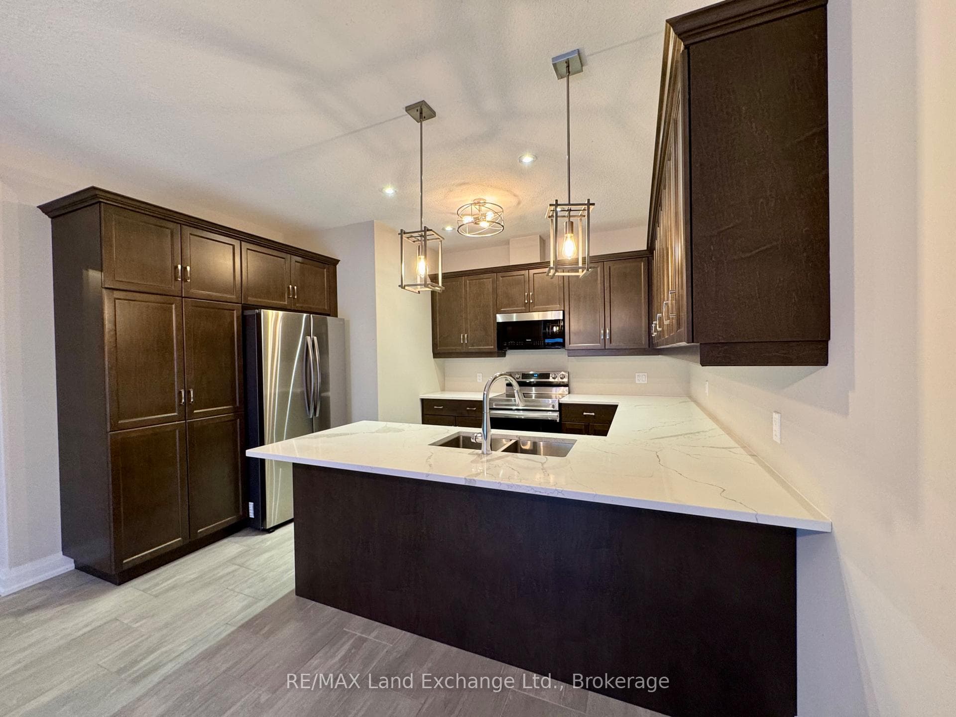 331 Normanton Street photo 3